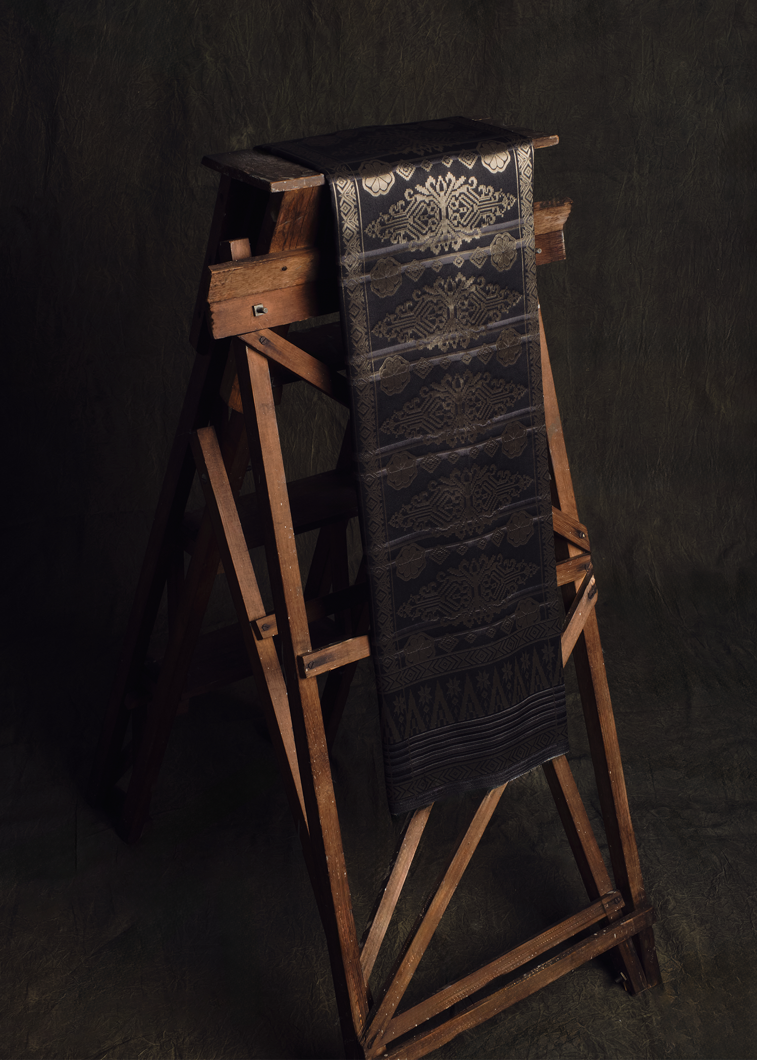 KHATAM x M.NASIR : Langgam Tampuk Manggis - Black