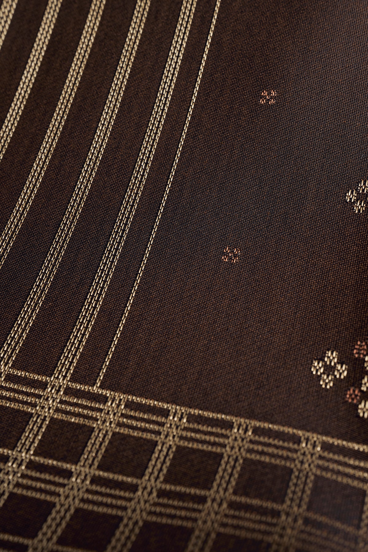 Samping Galur Cengkih - Coklat Emas