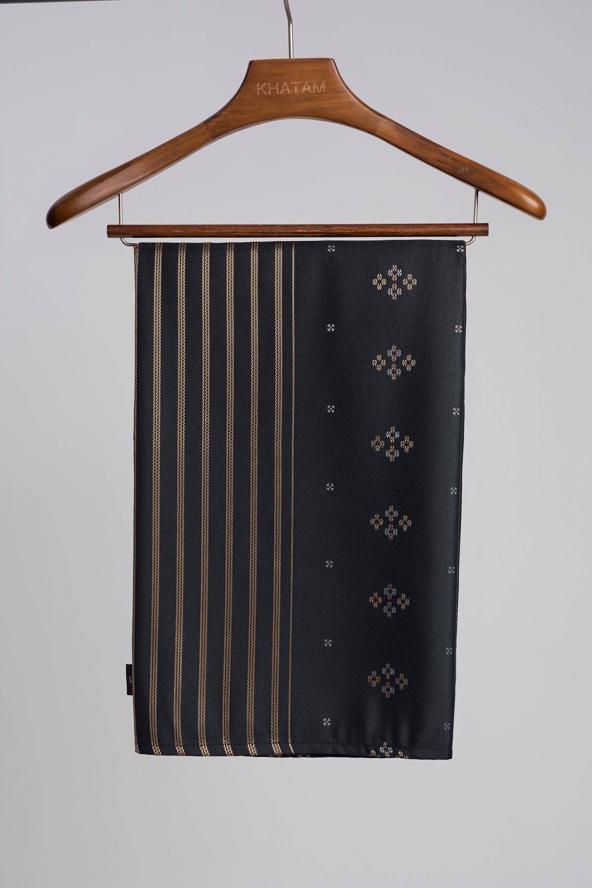 Samping Galur Cengkih - Hitam Emas