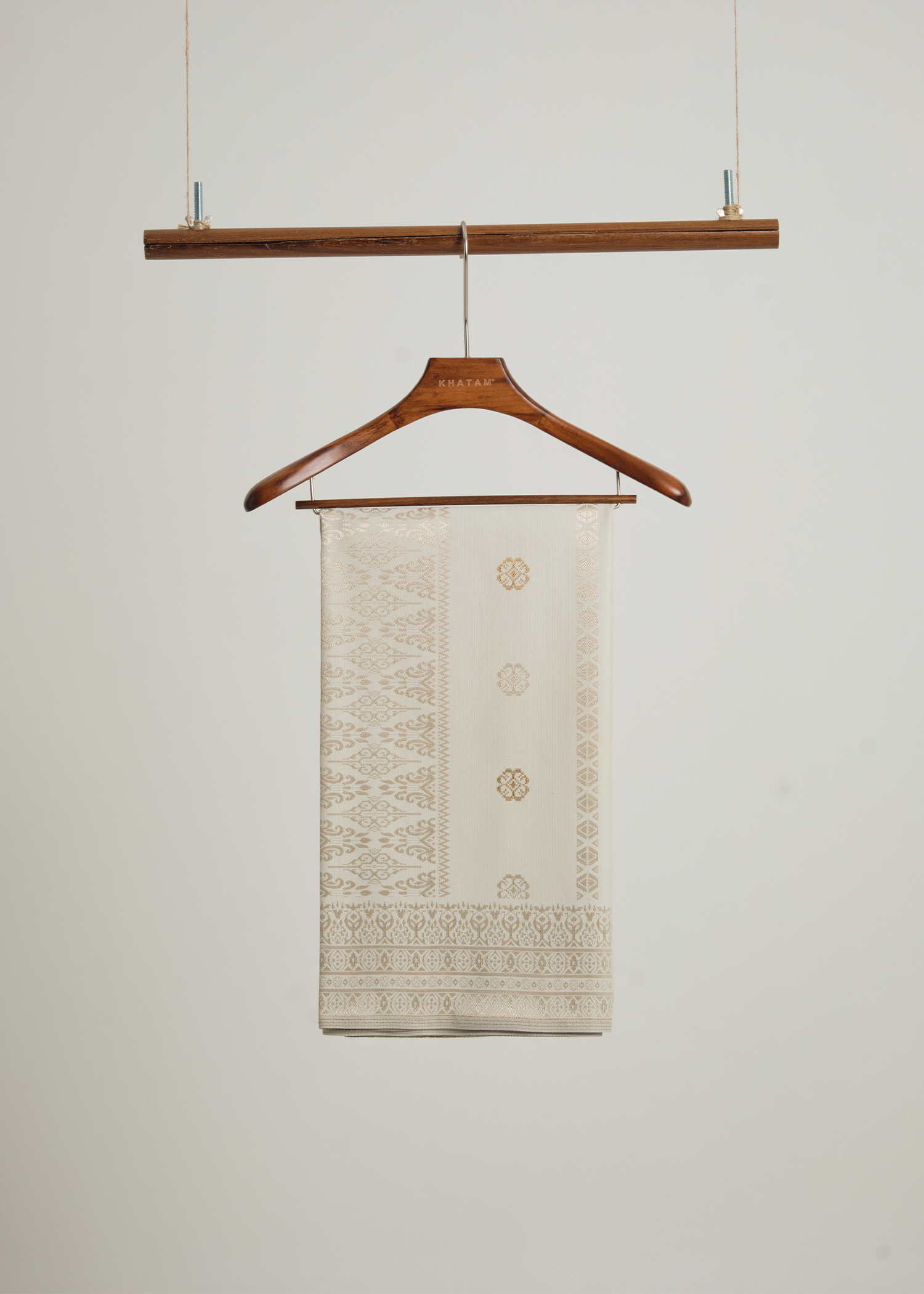 Samping Kembang Anakan Mawar - Gold Beige