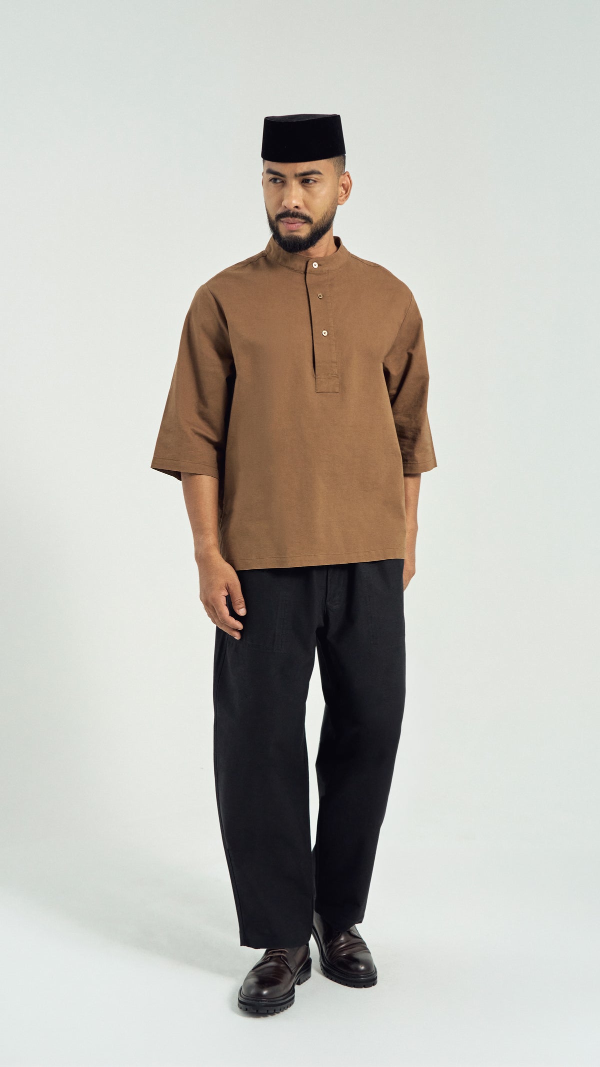 Kuadra Loose Fit Men Top Quarter Sleeve - Brown