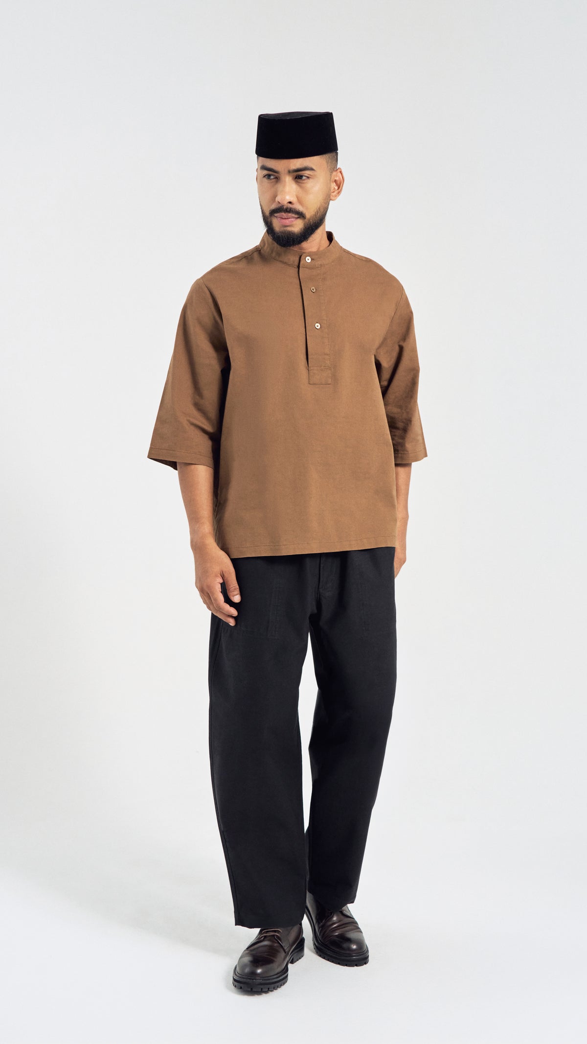 Kuadra Loose Fit Men Top Quarter Sleeve - Brown