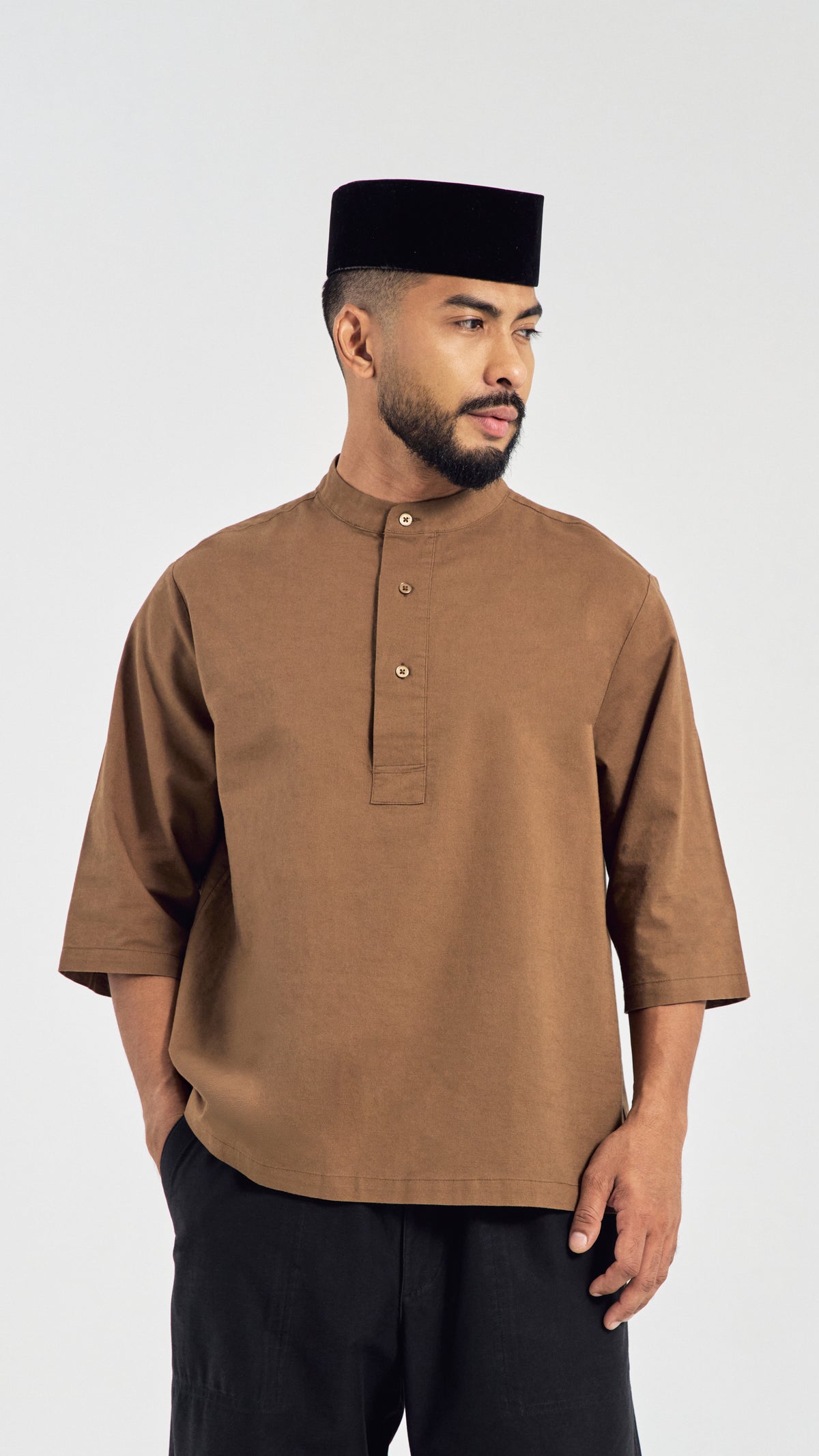 Kuadra Loose Fit Men Top Quarter Sleeve - Brown