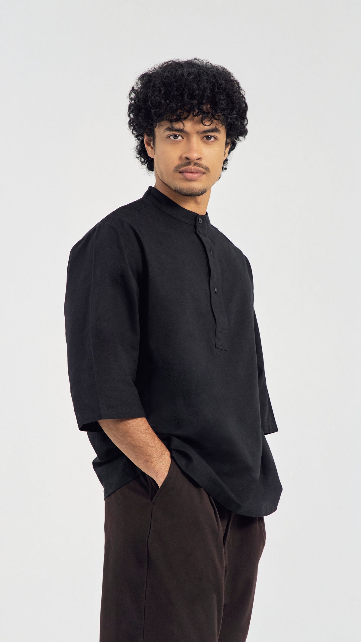 Kuadra Loose Fit Men Top Quarter Sleeve - Black