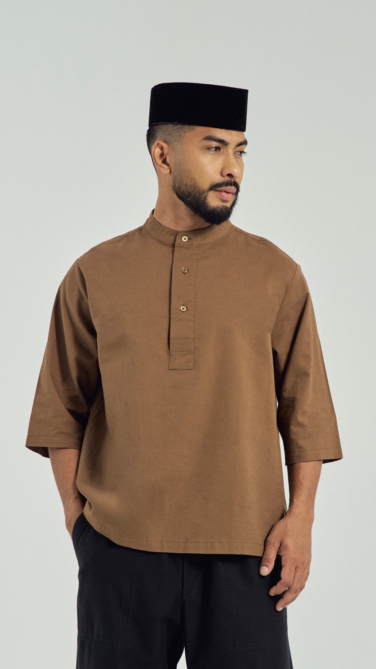 Kuadra Loose Fit Men Top Quarter Sleeve - Brown