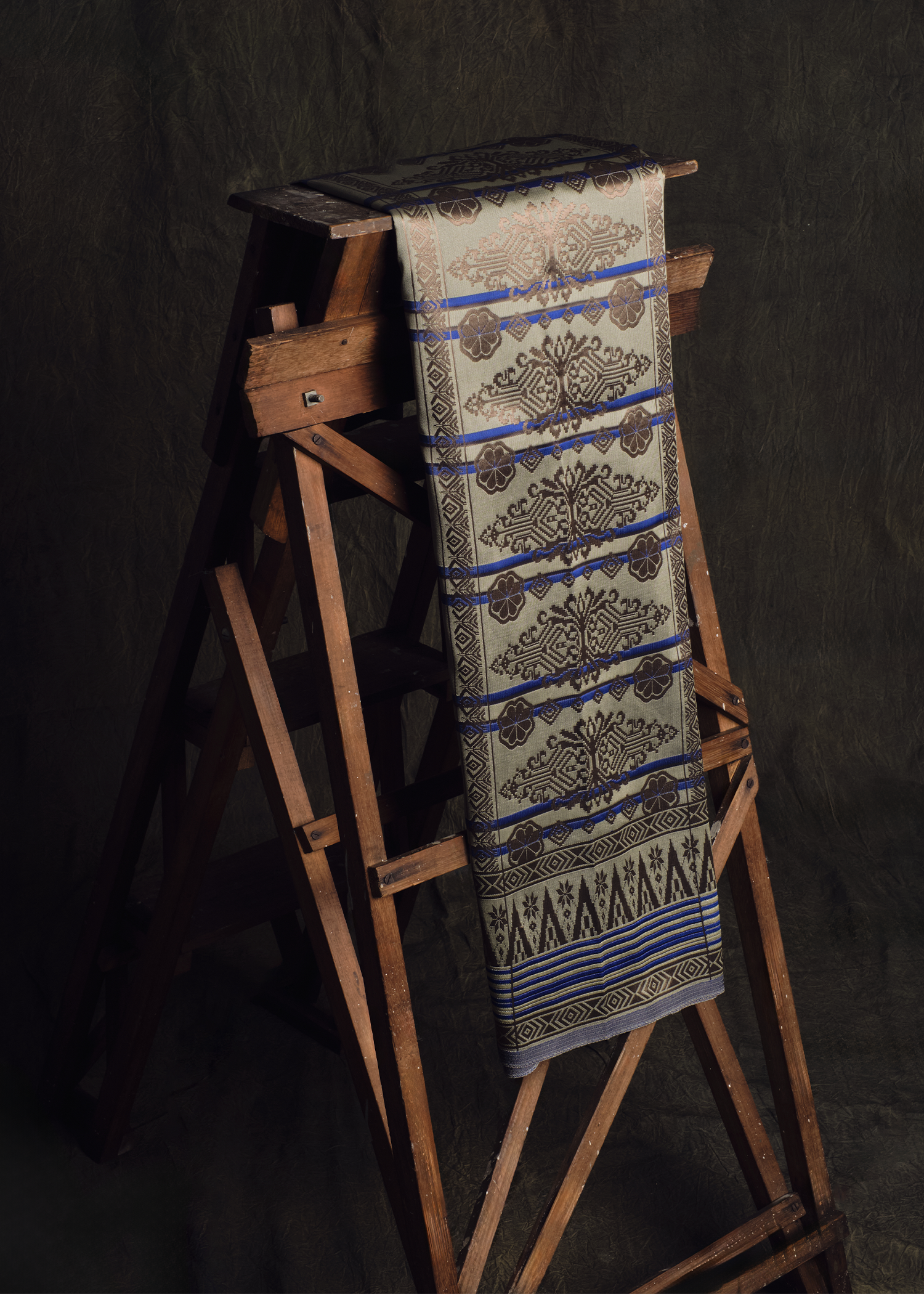 KHATAM x M.NASIR : Langgam Tampuk Manggis - Light Olive