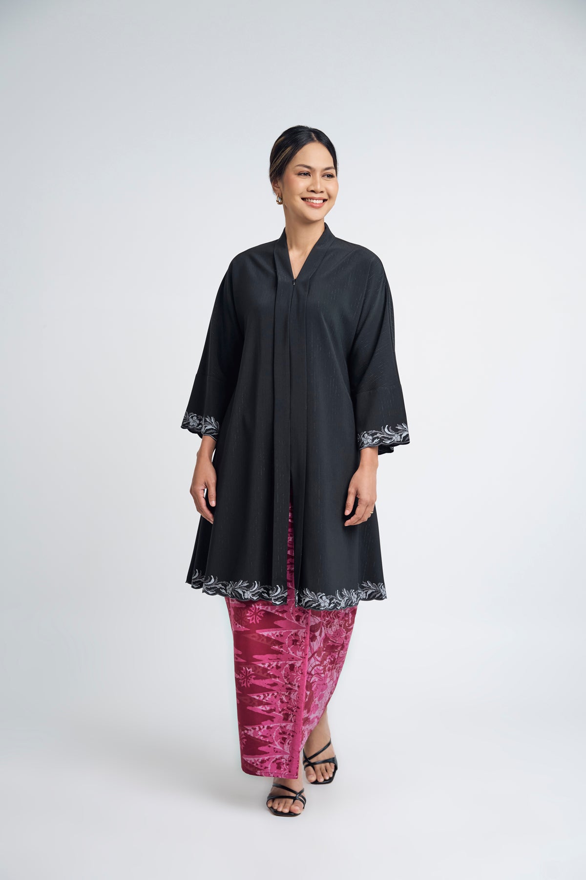 Nyonya Khatam Kemboja Kebaya Labuh - Black