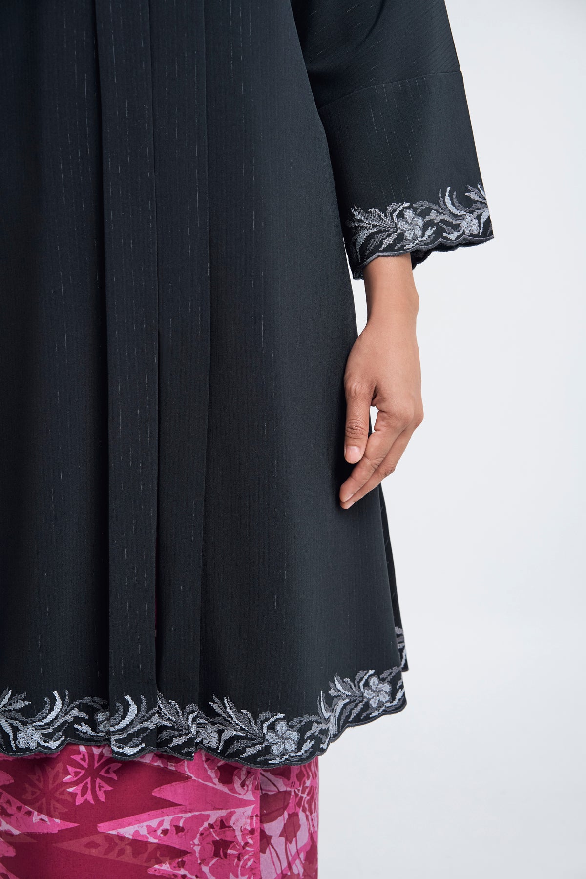 Nyonya Khatam Kemboja Kebaya Labuh - Black