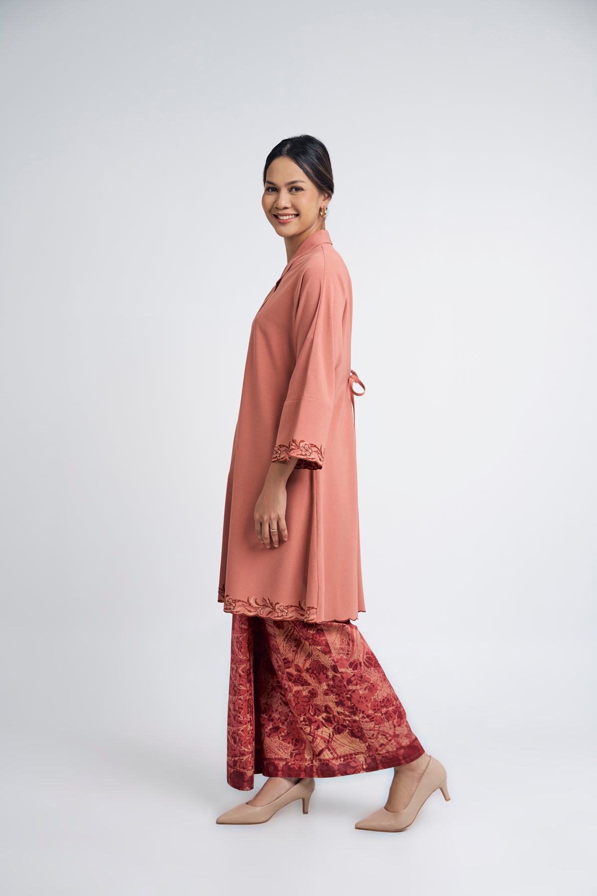 Nyonya Khatam Kemboja Kebaya Labuh - Salmon Pink