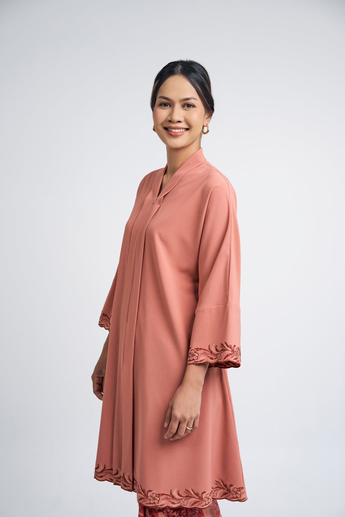 Nyonya Khatam Kemboja Kebaya Labuh - Salmon Pink