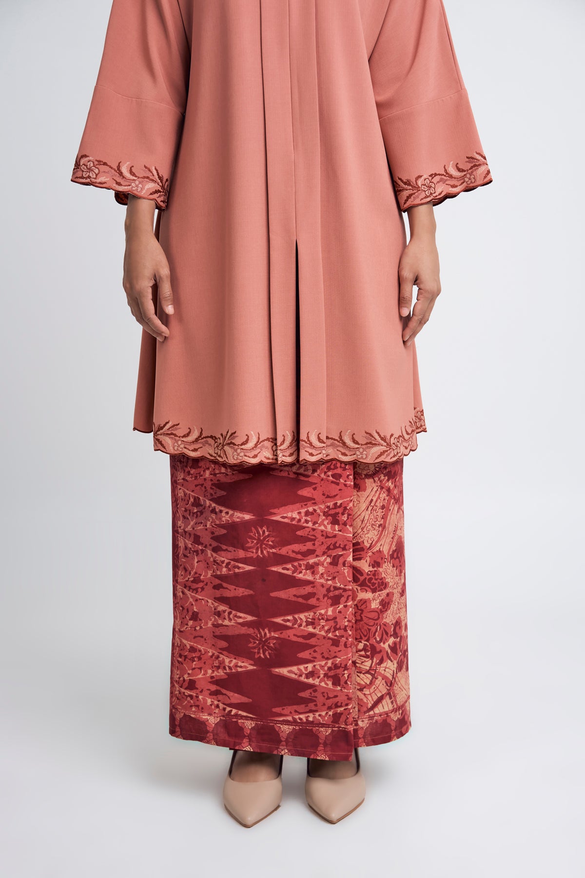 Nyonya Khatam Kemboja Kebaya Labuh - Salmon Pink