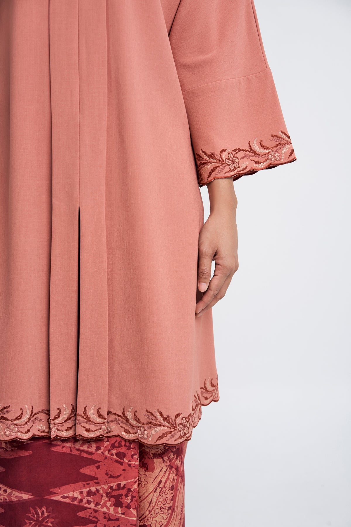 Nyonya Khatam Kemboja Kebaya Labuh - Salmon Pink