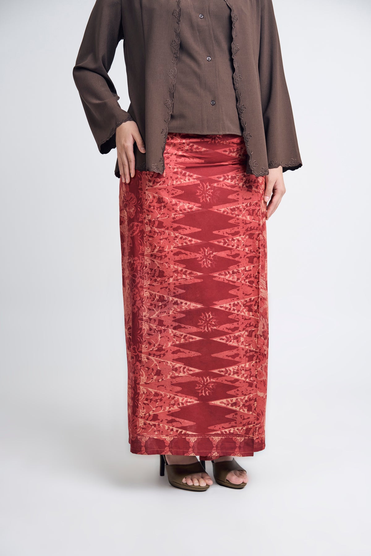 Nyonya Khatam Melor Kebaya Pendek Top - Dark Chocolate