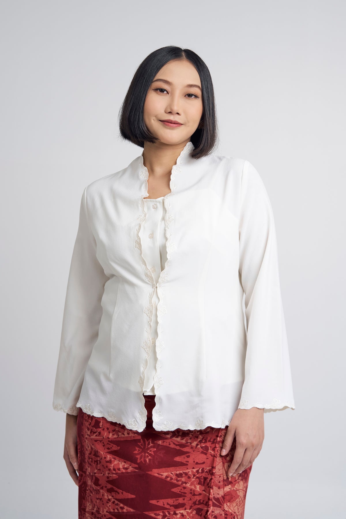 Nyonya Khatam Melor Kebaya Pendek Top - White