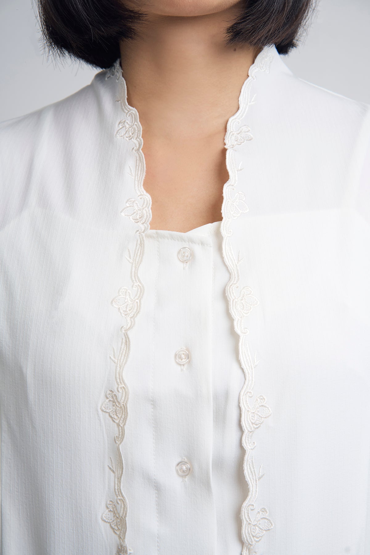 Nyonya Khatam Melor Kebaya Pendek Top - White
