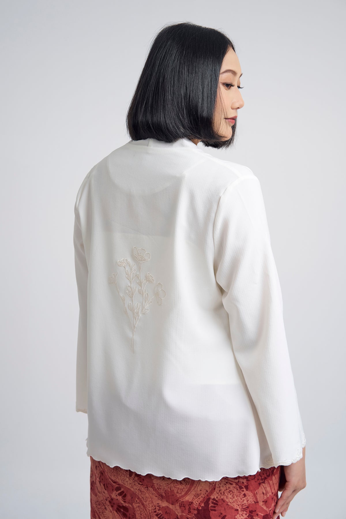 Nyonya Khatam Melor Kebaya Pendek - White