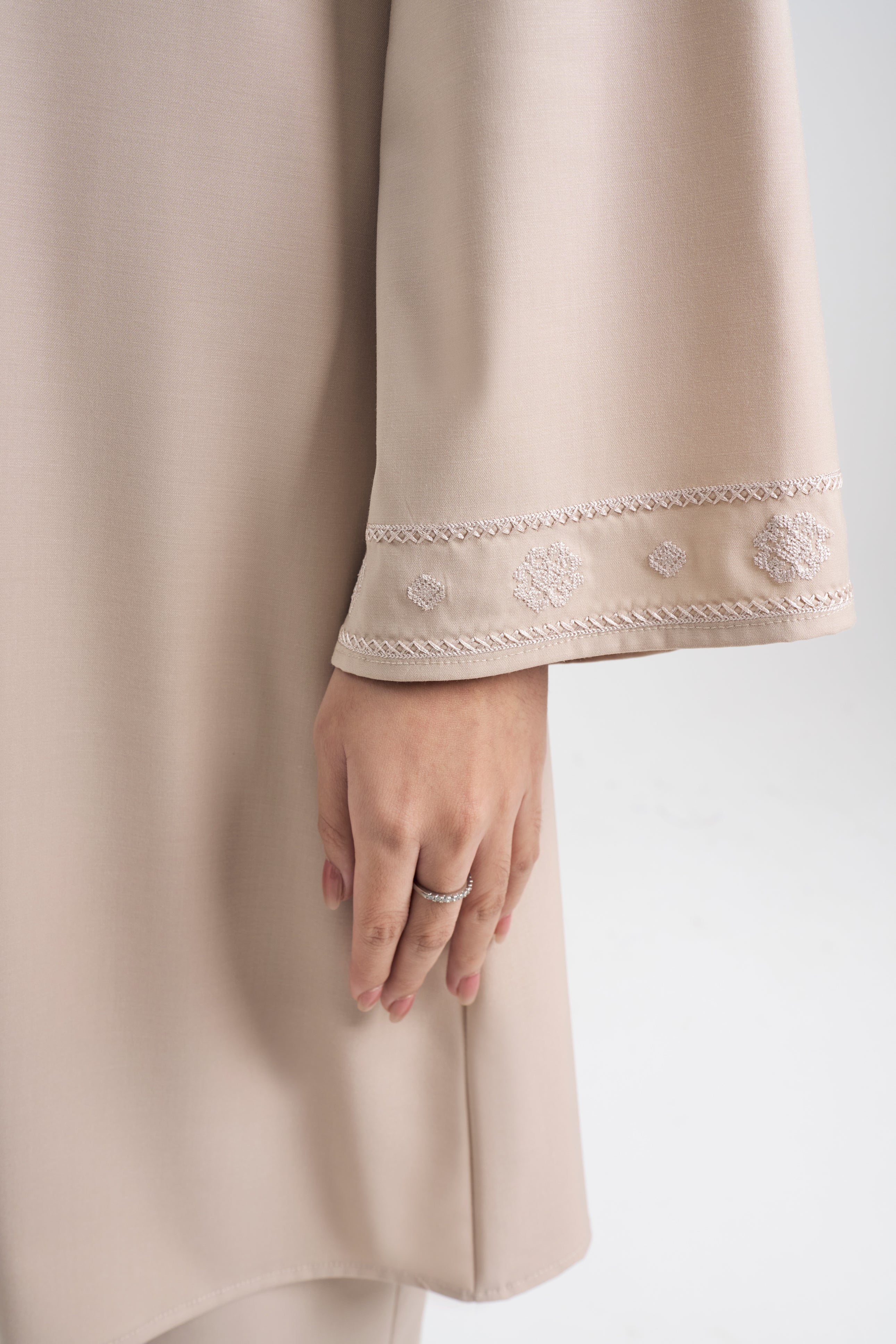 Patawali Baju Kebaya - Beige