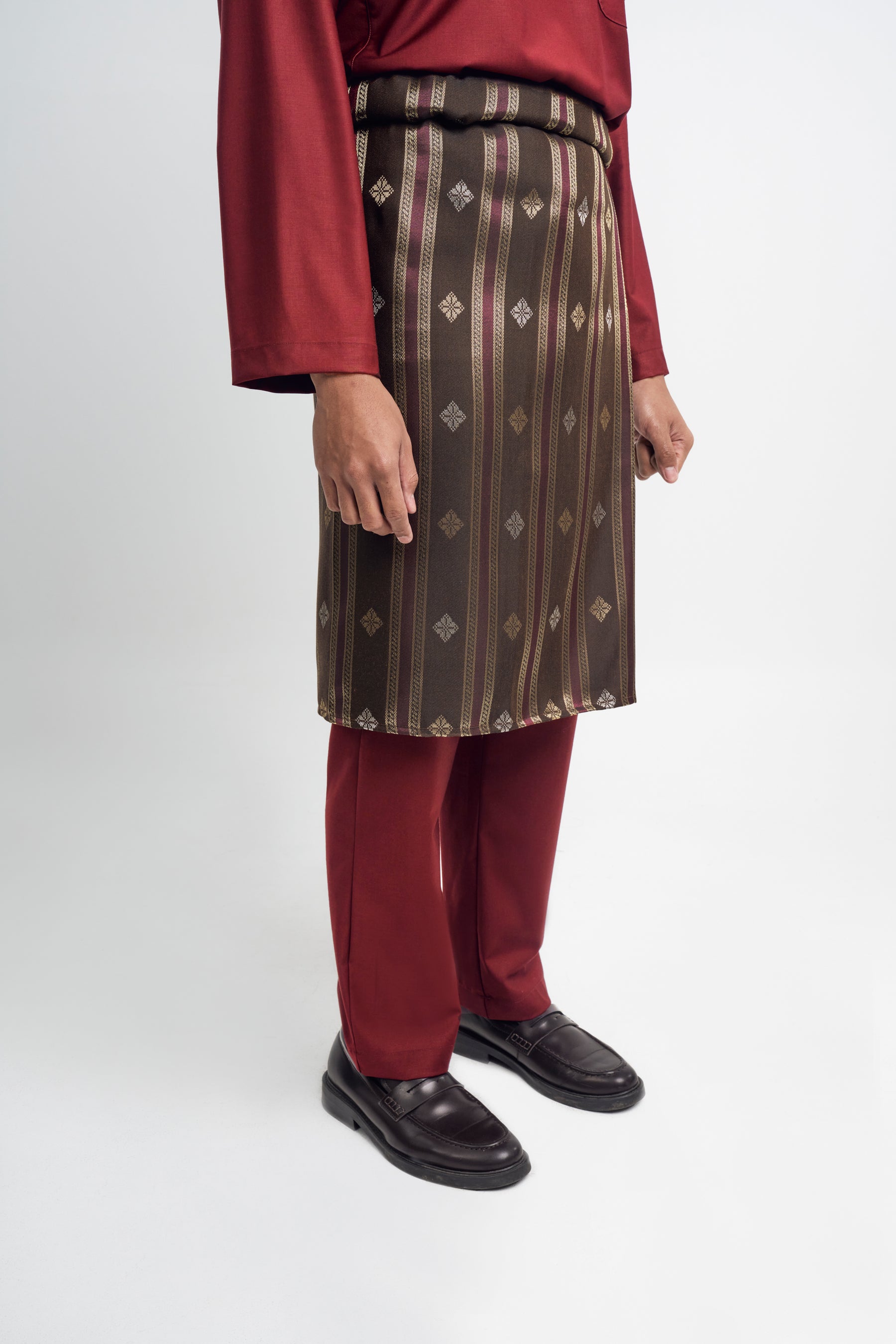 Patawali Classic Fit Baju Melayu Cekak Musang - Mahogany Red