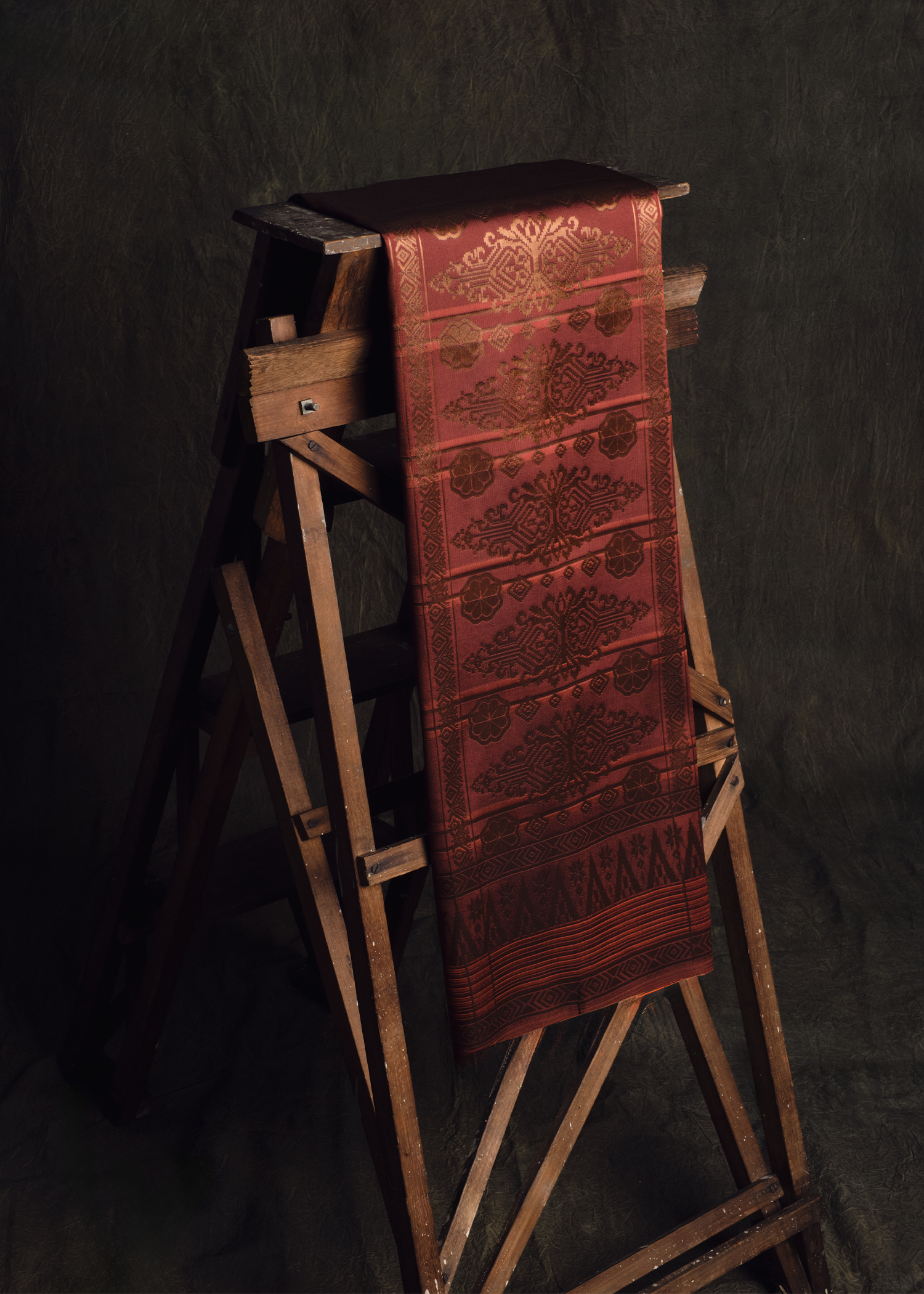 KHATAM x M.NASIR : Langgam Tampuk Manggis - Red