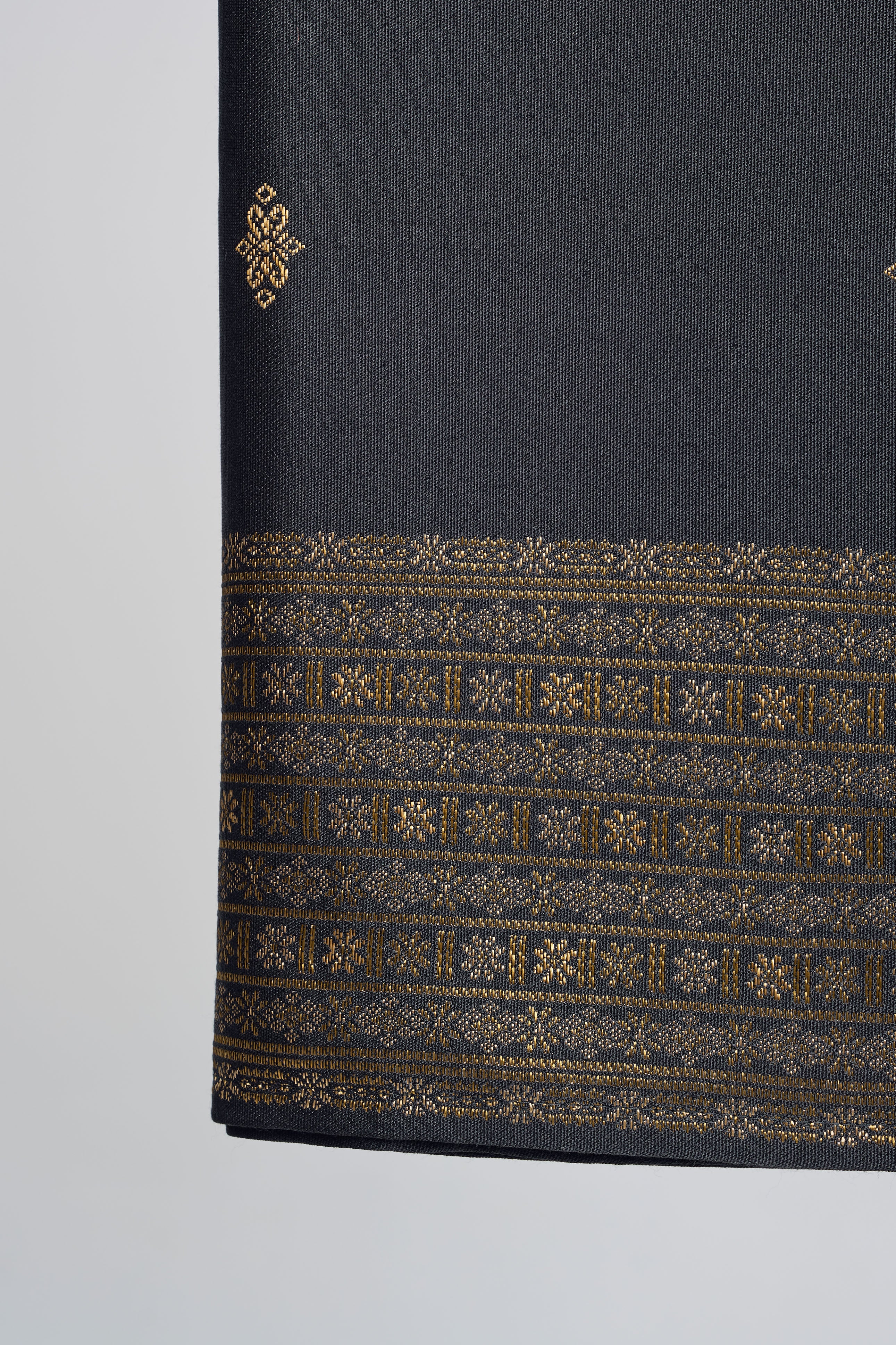 Samping Tebaran Bujur Kesuma - Gold Black