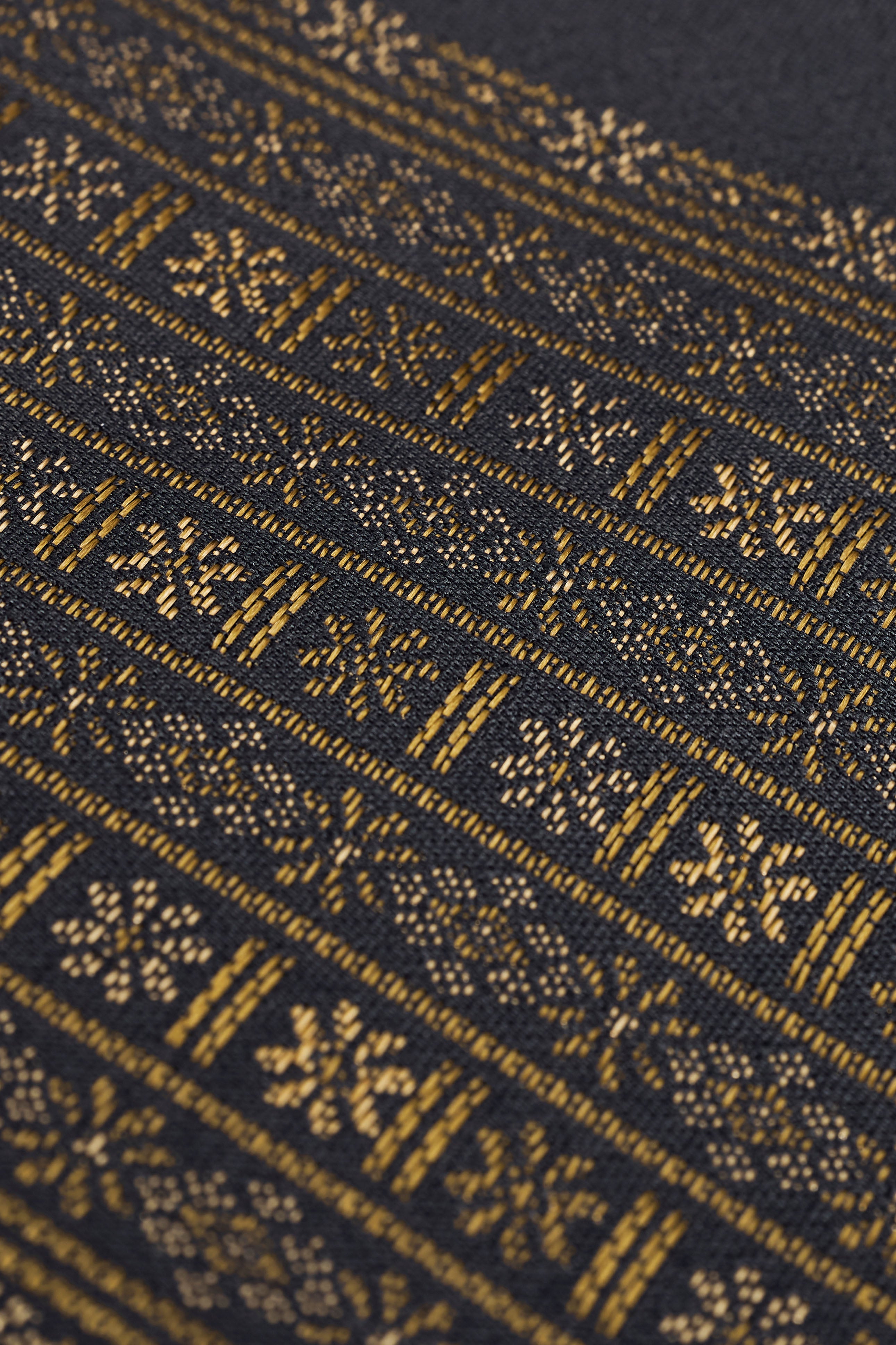 Samping Tebaran Bujur Kesuma - Gold Black