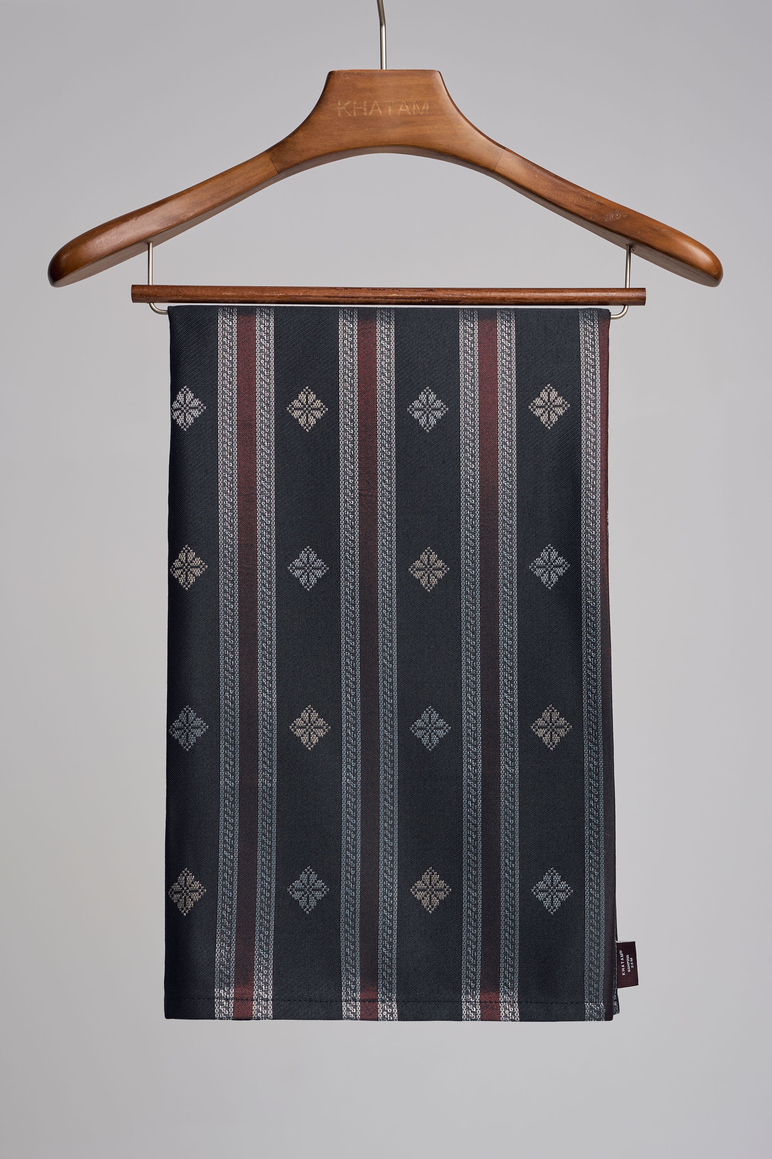 Samping Galur Kelopak - Hitam Merah