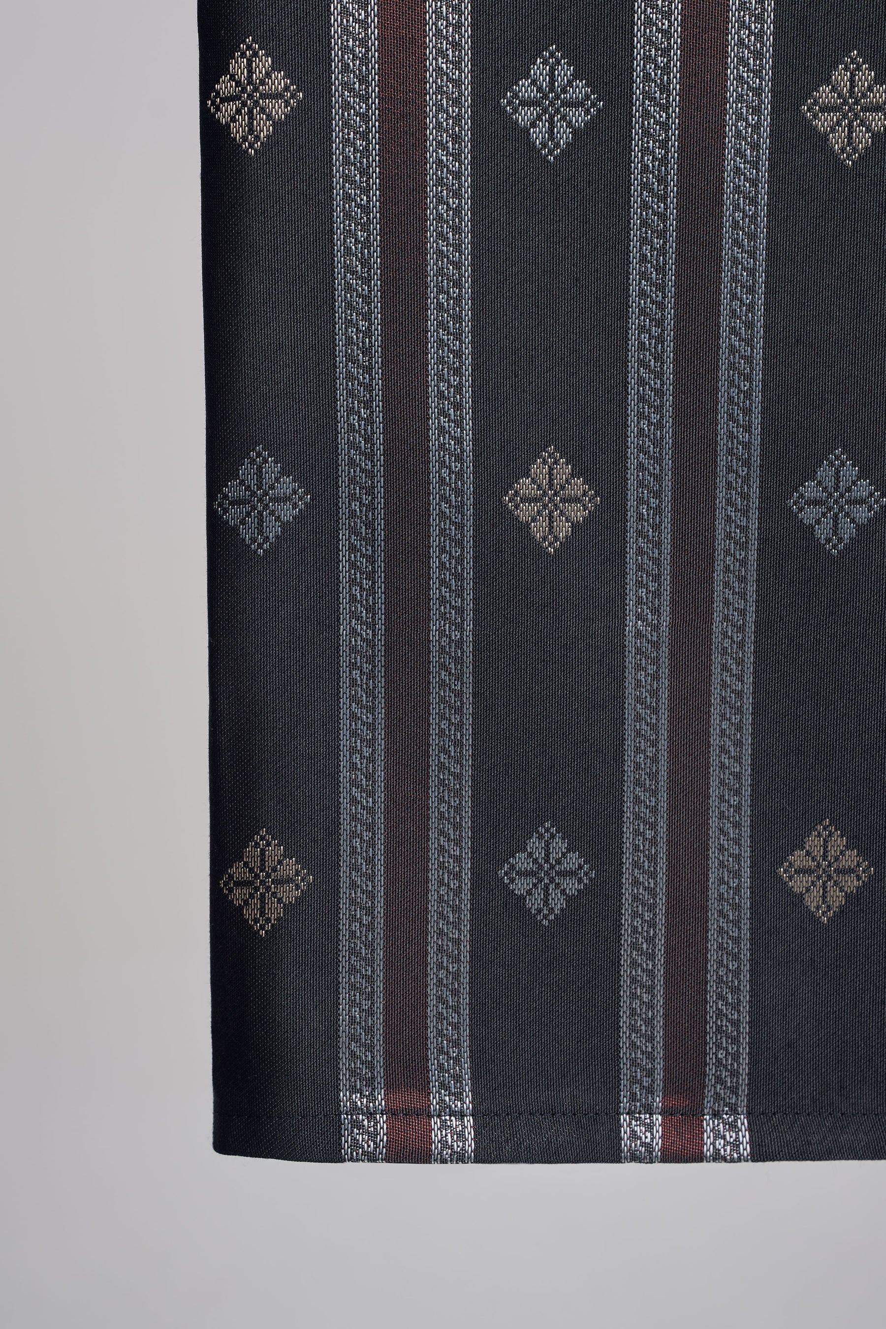 Samping Galur Kelopak - Hitam Merah