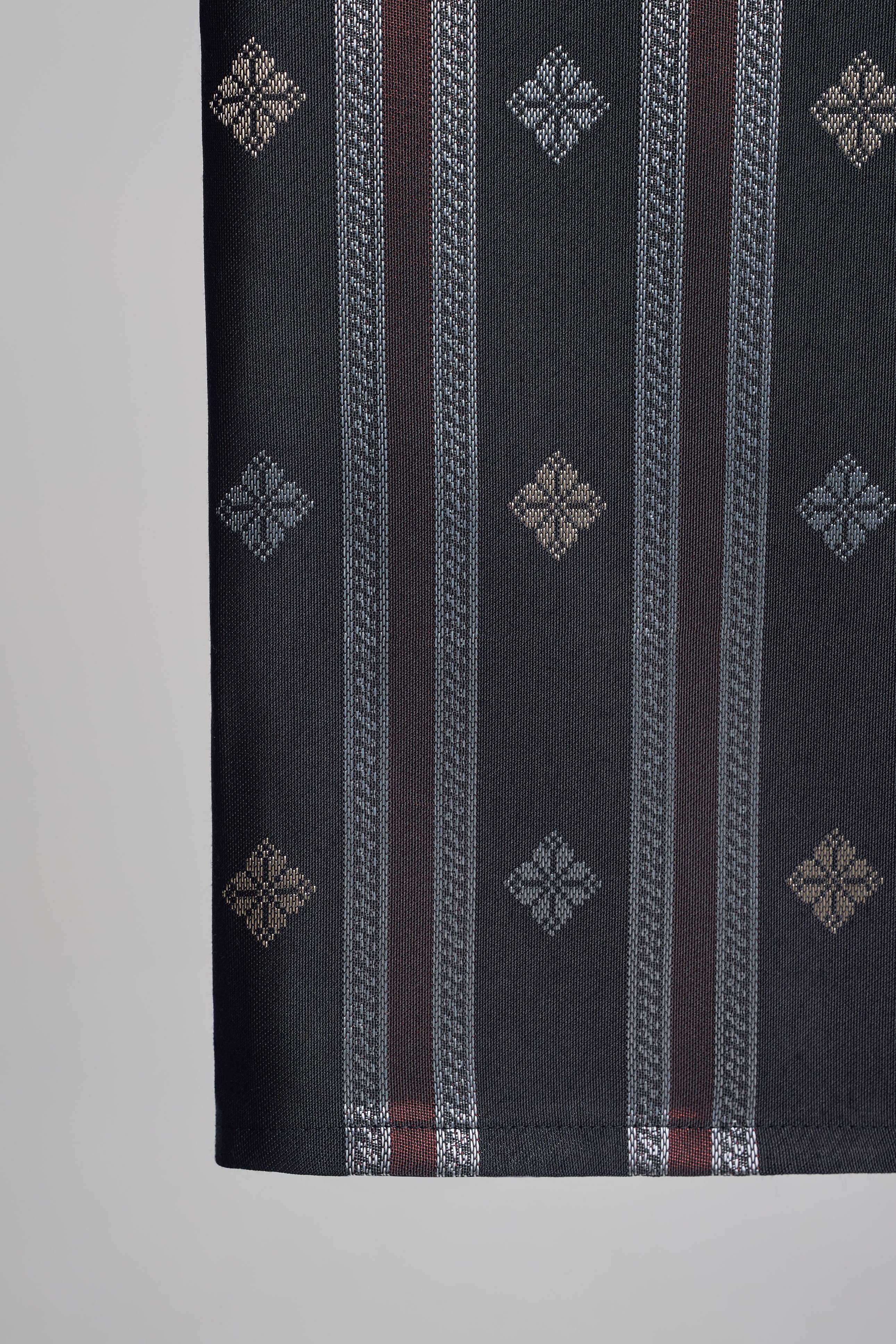 Samping Galur Kelopak - Hitam Merah