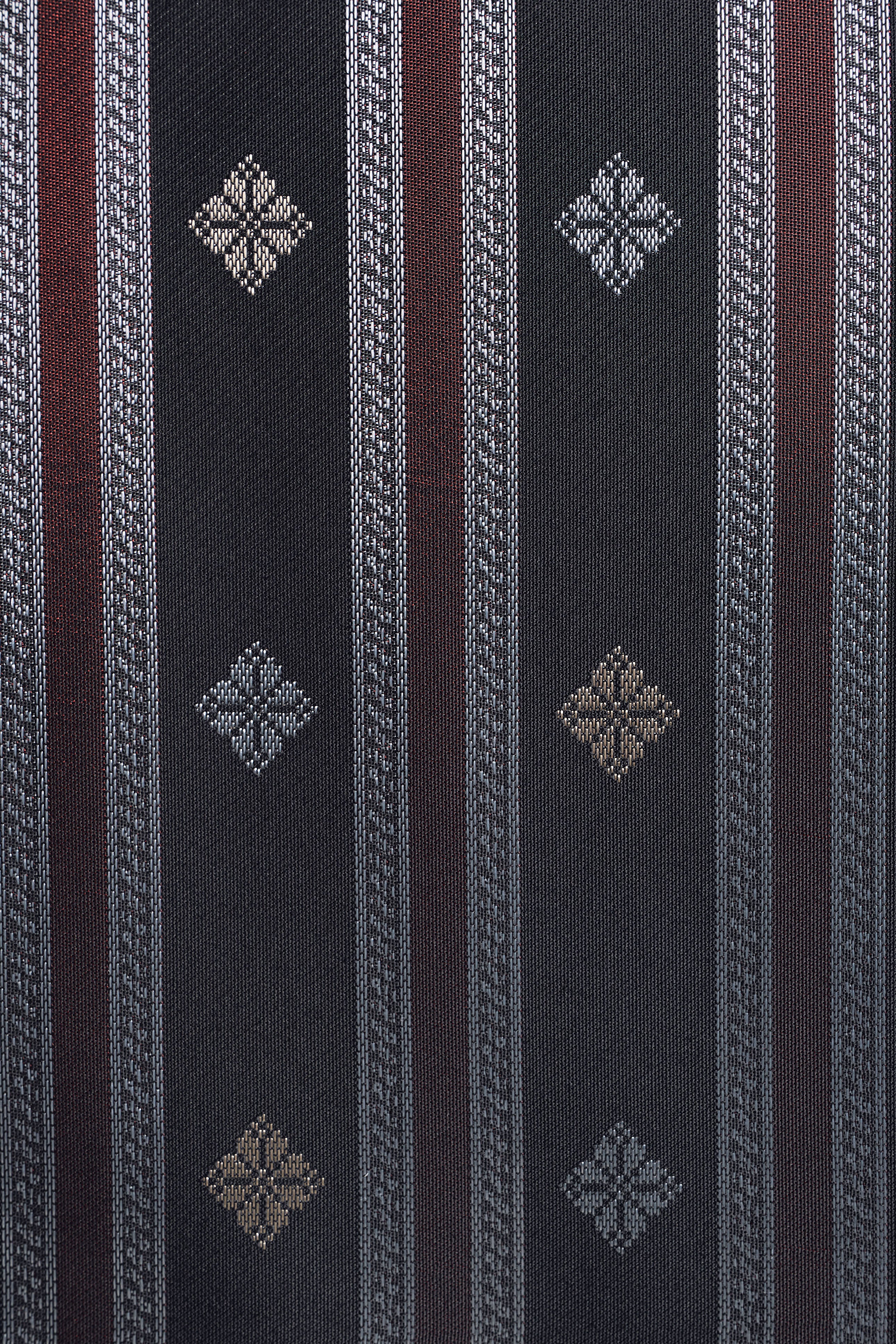 Samping Galur Kelopak - Hitam Merah