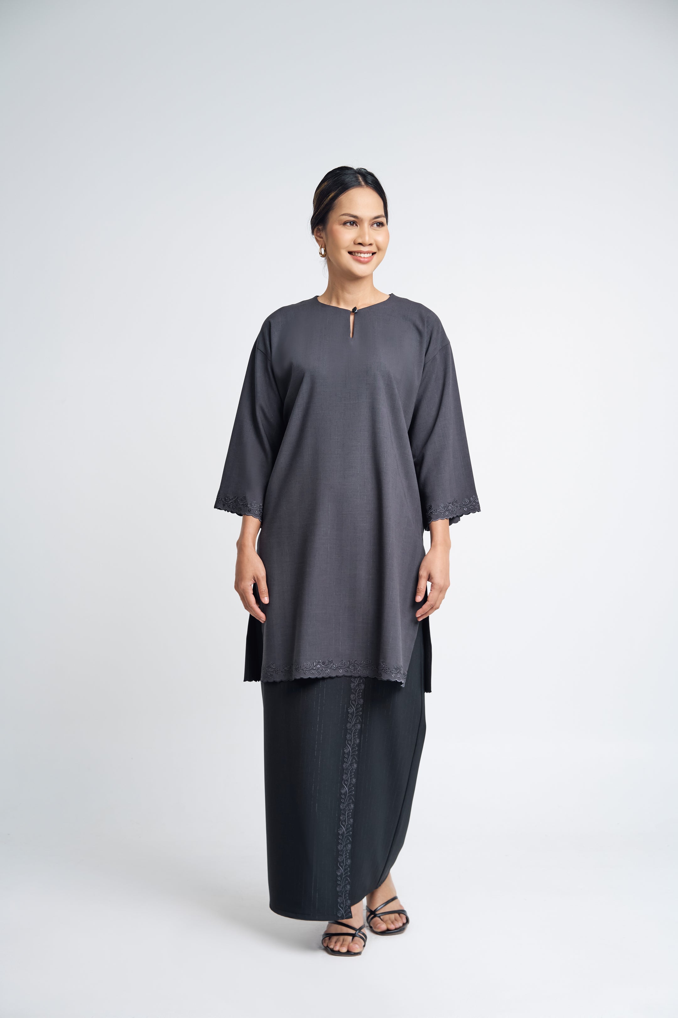 Setanjong Kurung Labuh - Black
