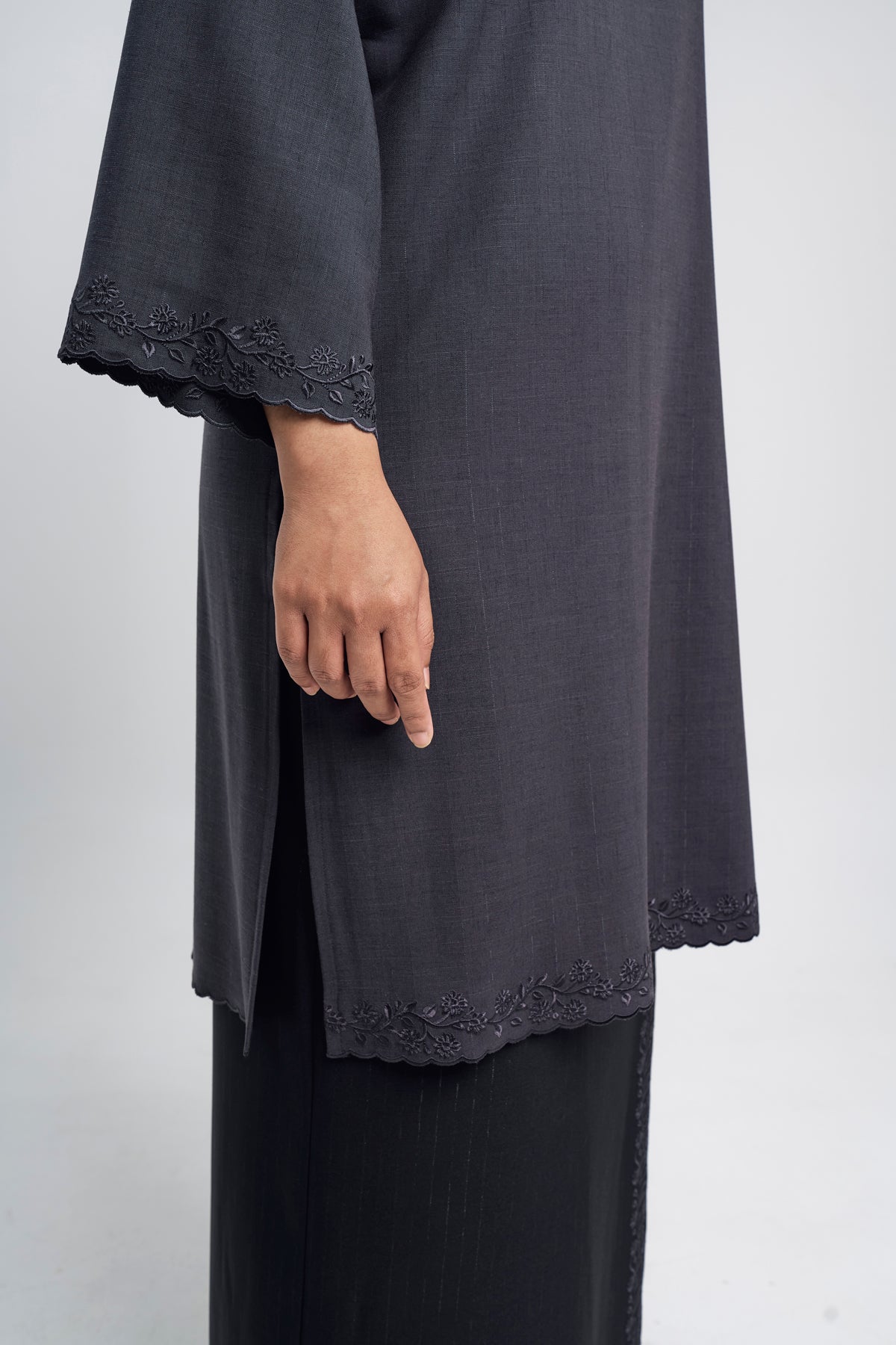 Setanjong Kurung Labuh - Black