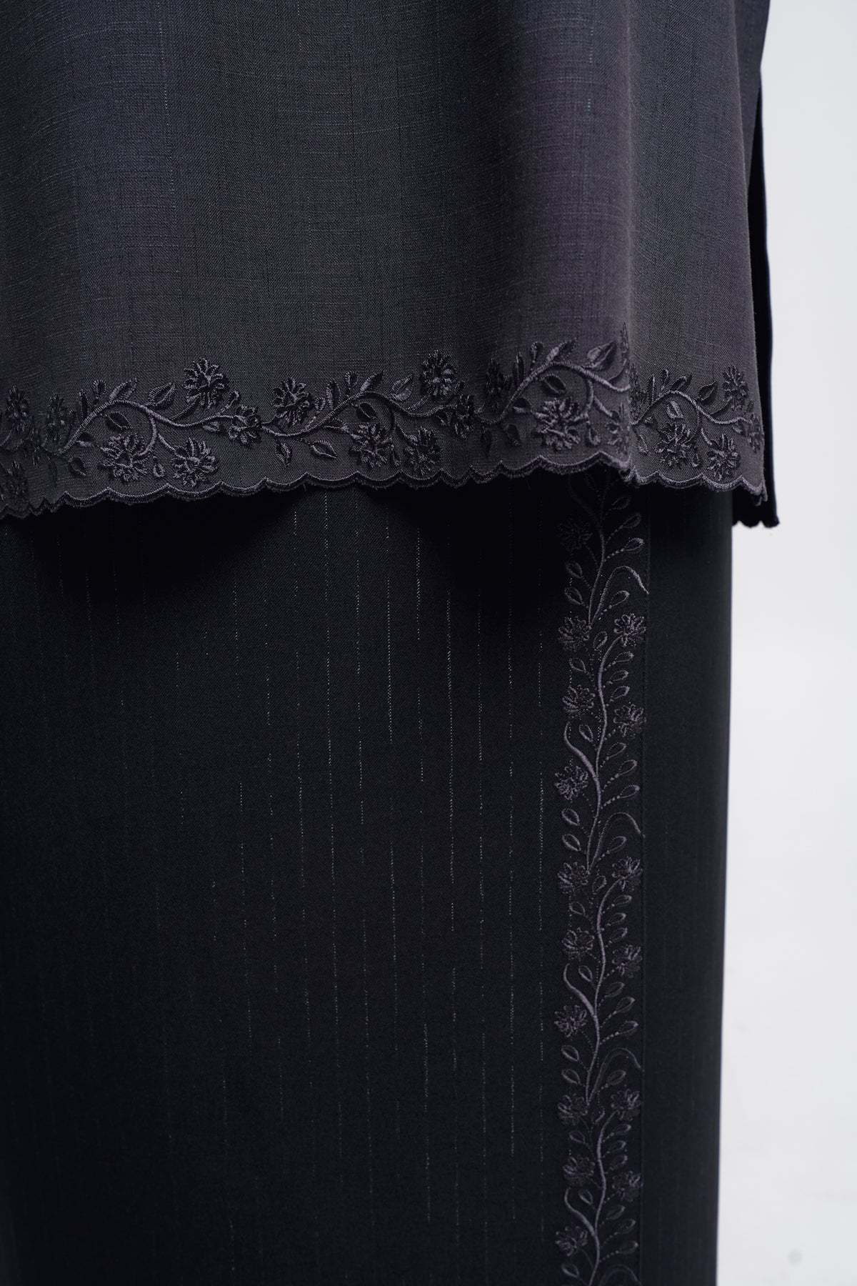 Setanjong Kurung Labuh - Black