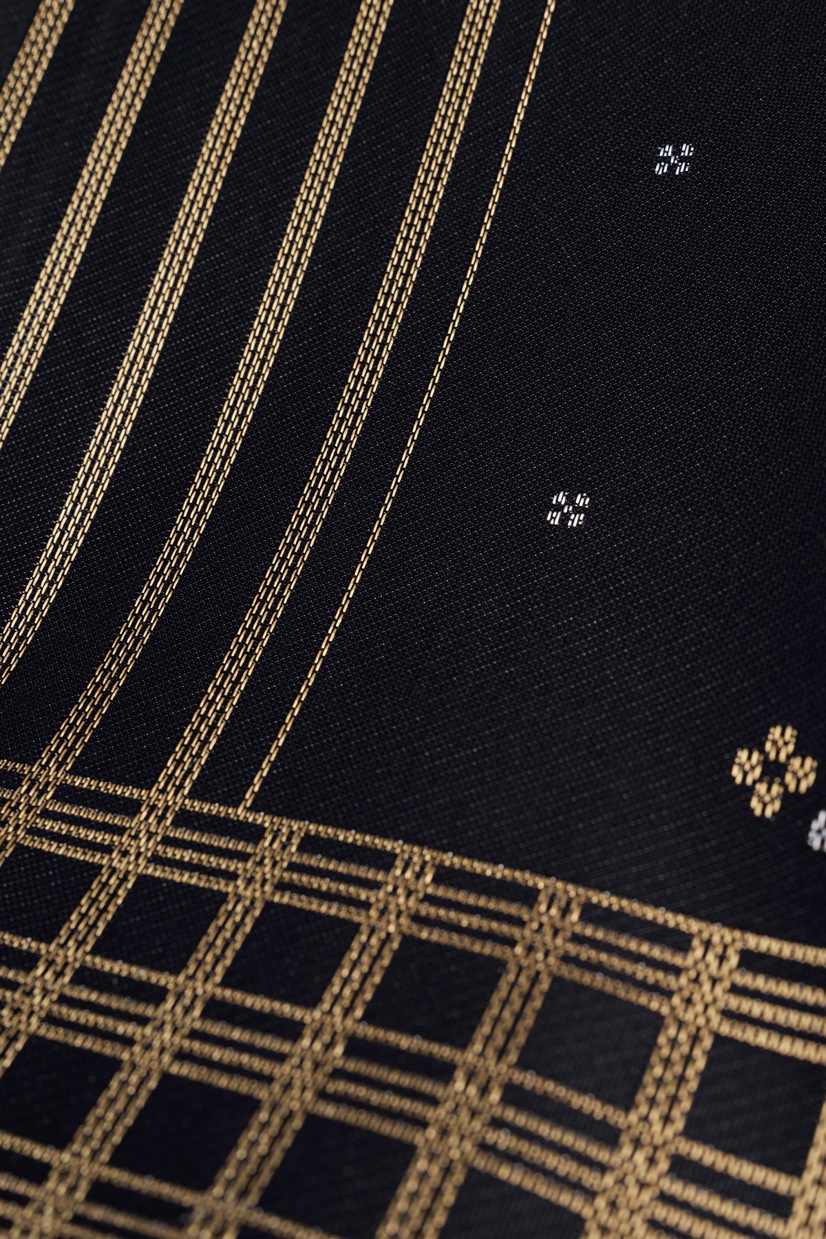 Samping Galur Cengkih - Hitam Emas