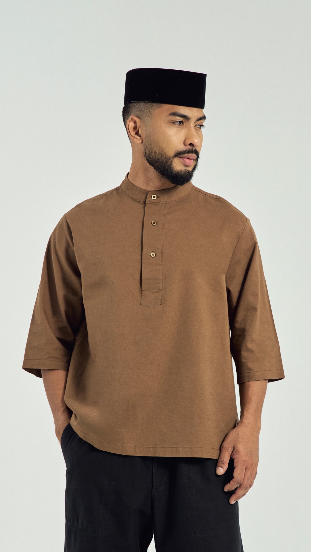 Kuadra Loose Fit Men Top Quarter Sleeve - Brown