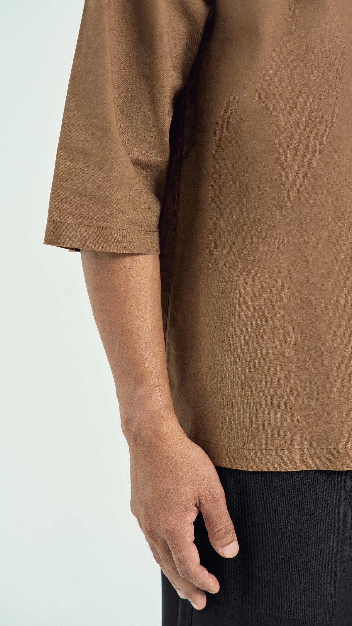 Kuadra Loose Fit Men Top Quarter Sleeve - Brown