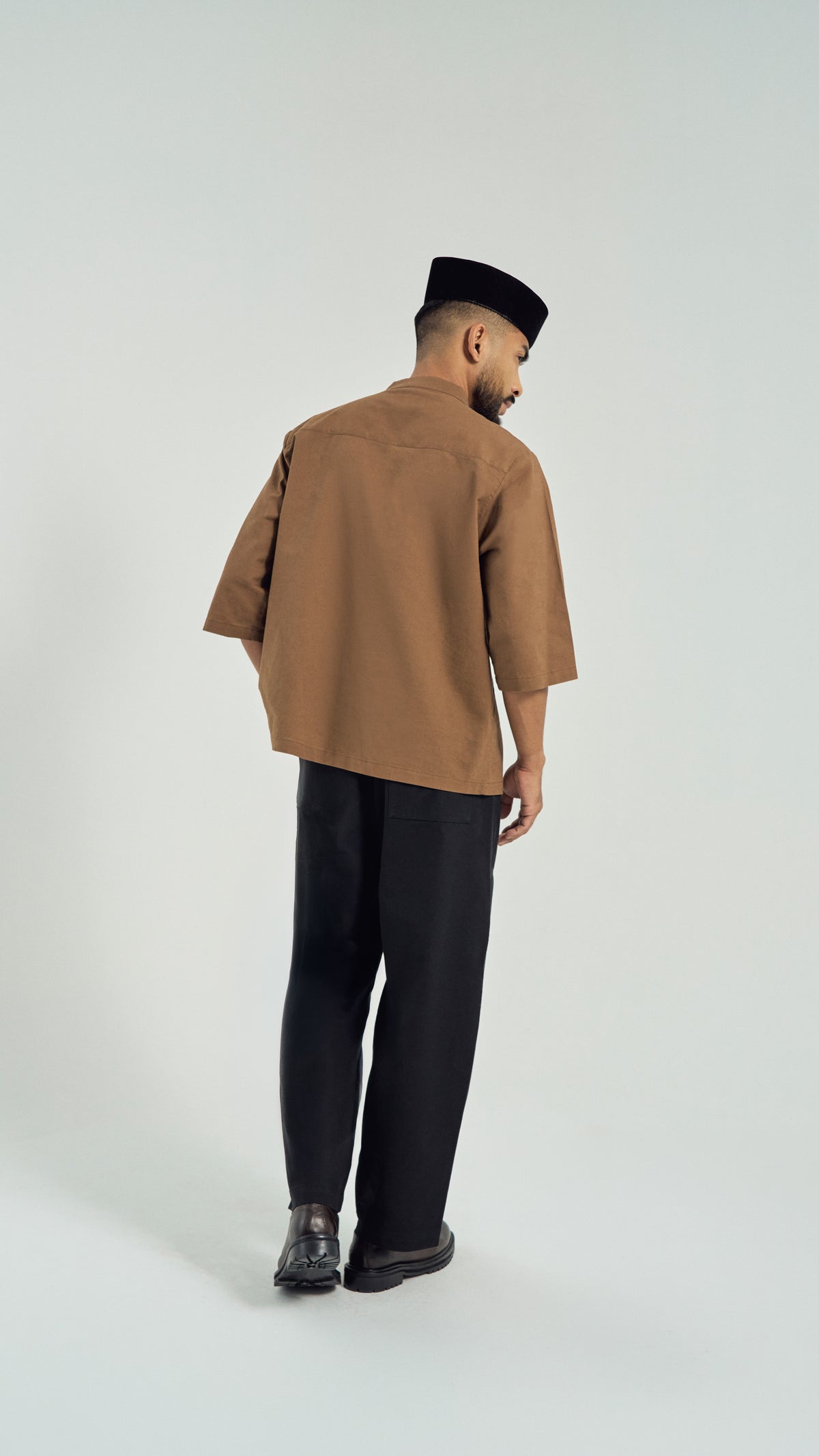 Kuadra Loose Fit Men Top Quarter Sleeve - Brown