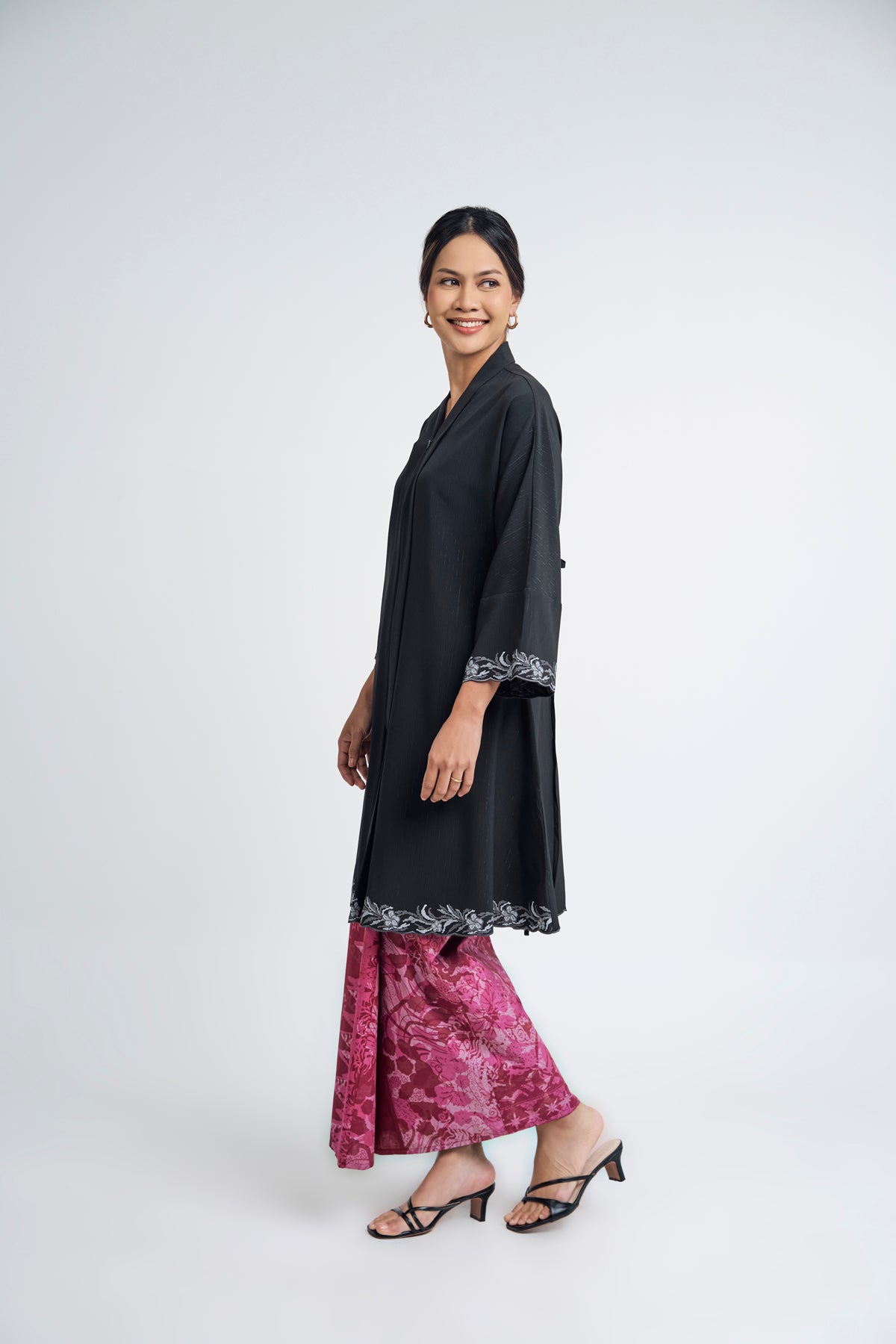 Nyonya Khatam Kemboja Kebaya Labuh - Black