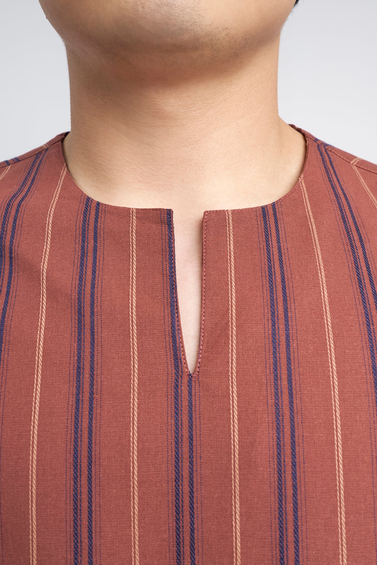 Palong Loose Fit Men Top Quarter - Auburn Brown