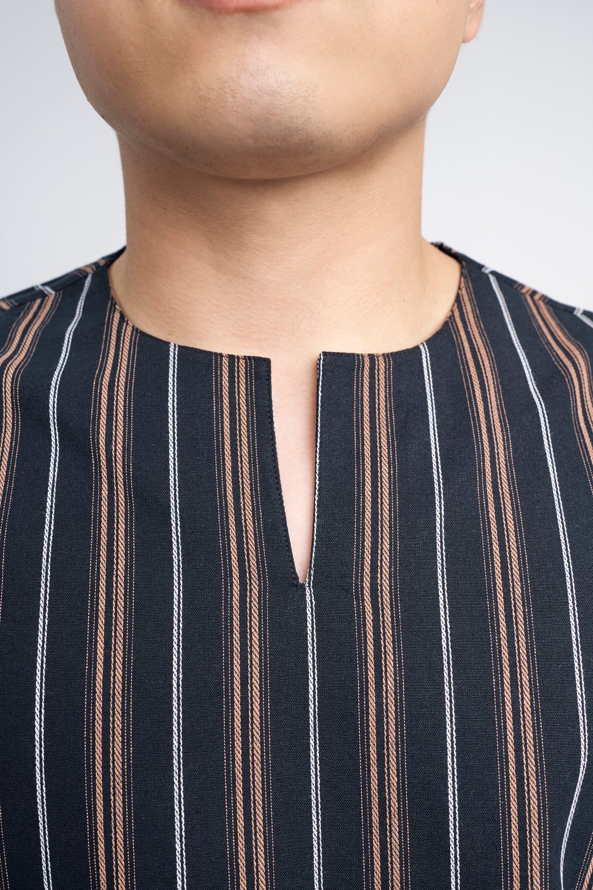 Palong Loose Fit Men Top Quarter - Black