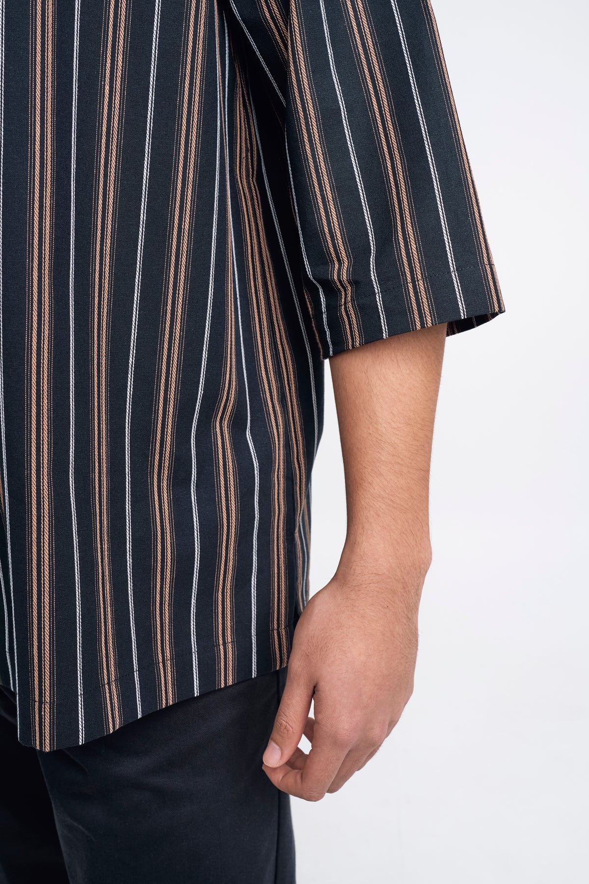 Palong Loose Fit Men Top Quarter - Black