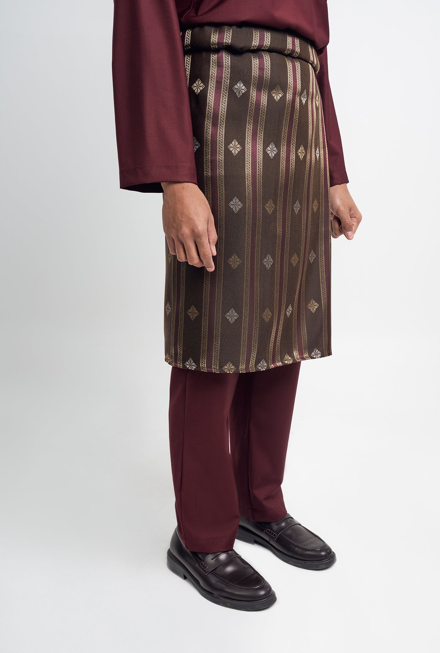 Patawali Classic Fit Baju Melayu Cekak Musang - Mahogany Red