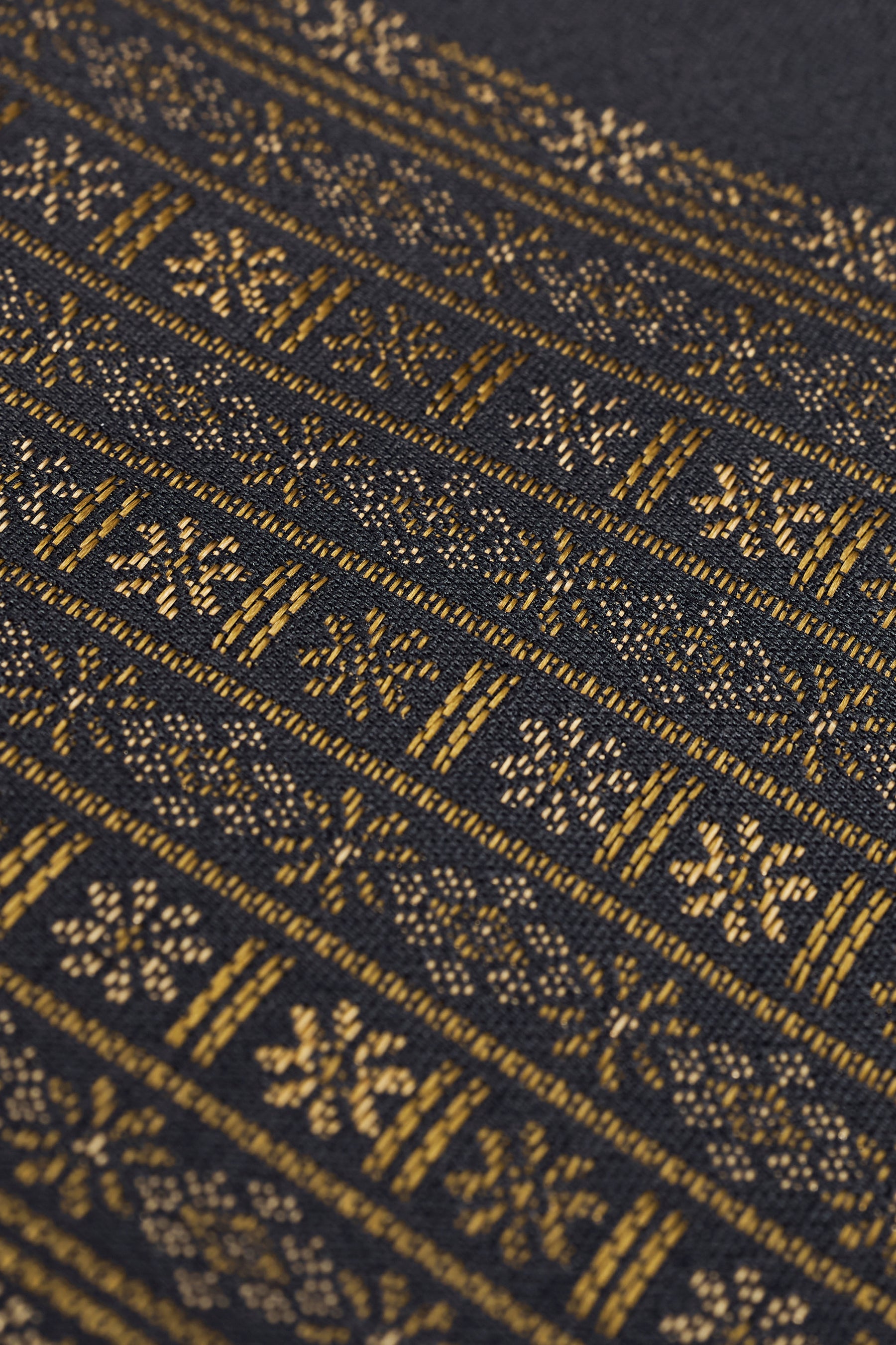 Samping Tebaran Bujur Kesuma - Gold Black