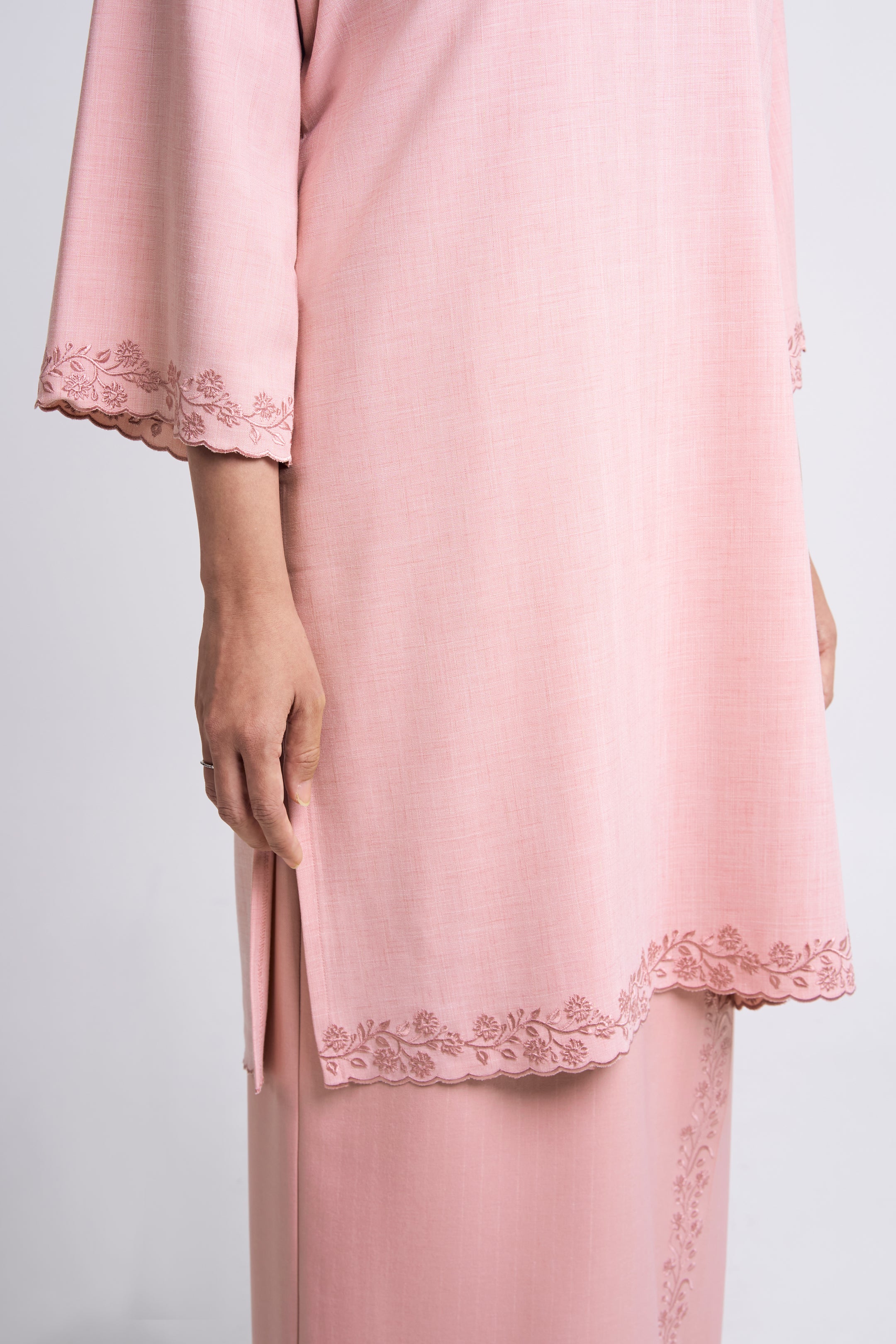 Setanjong Kurung Labuh - Pink