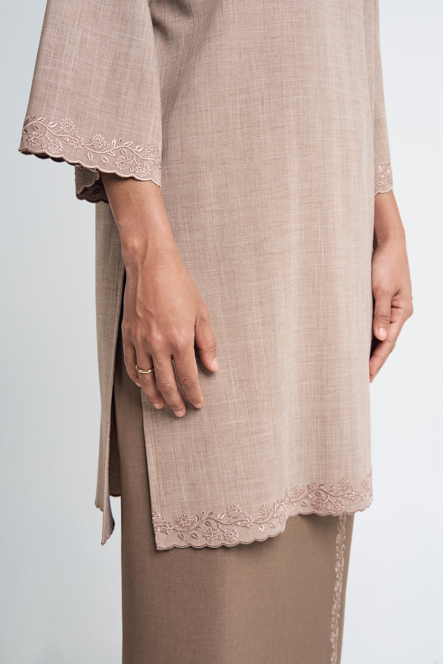 Setanjong Kurung Labuh  -  Brown