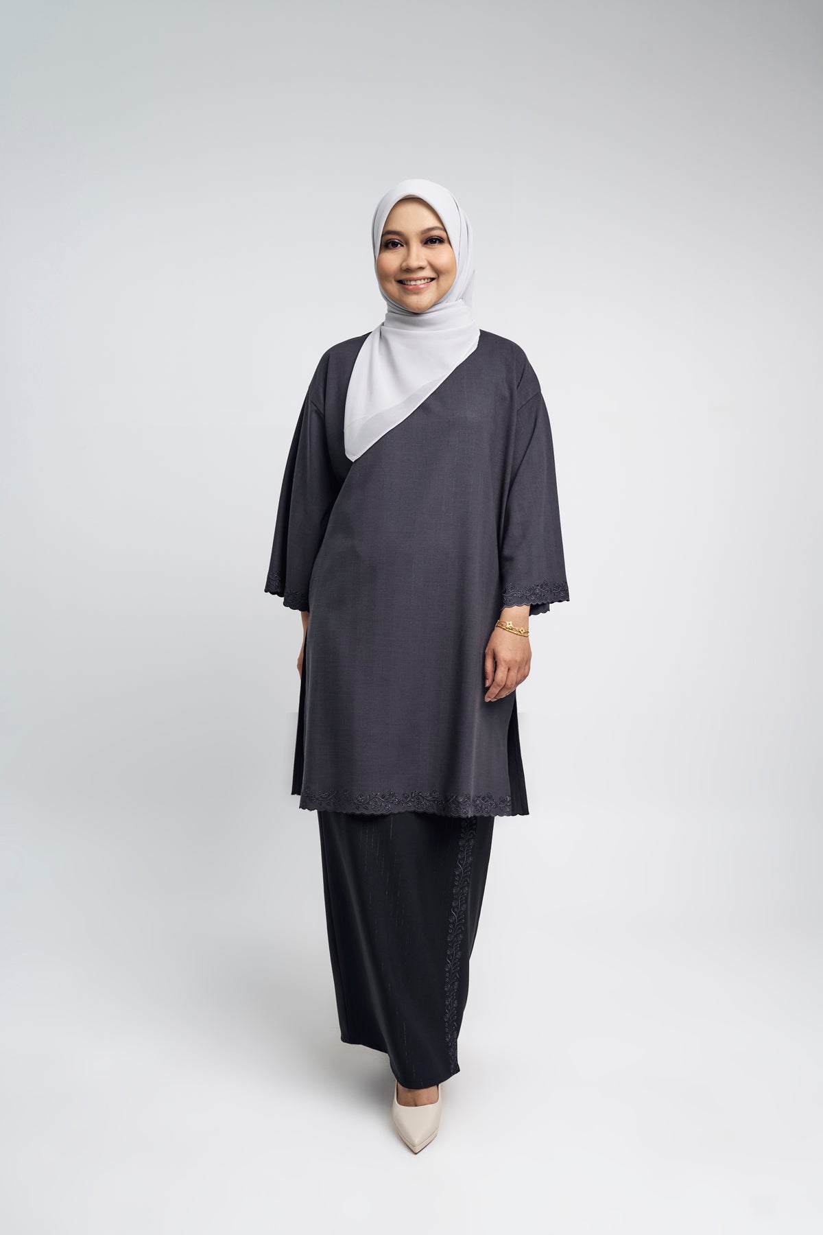 Setanjong Kurung Labuh  -  Black