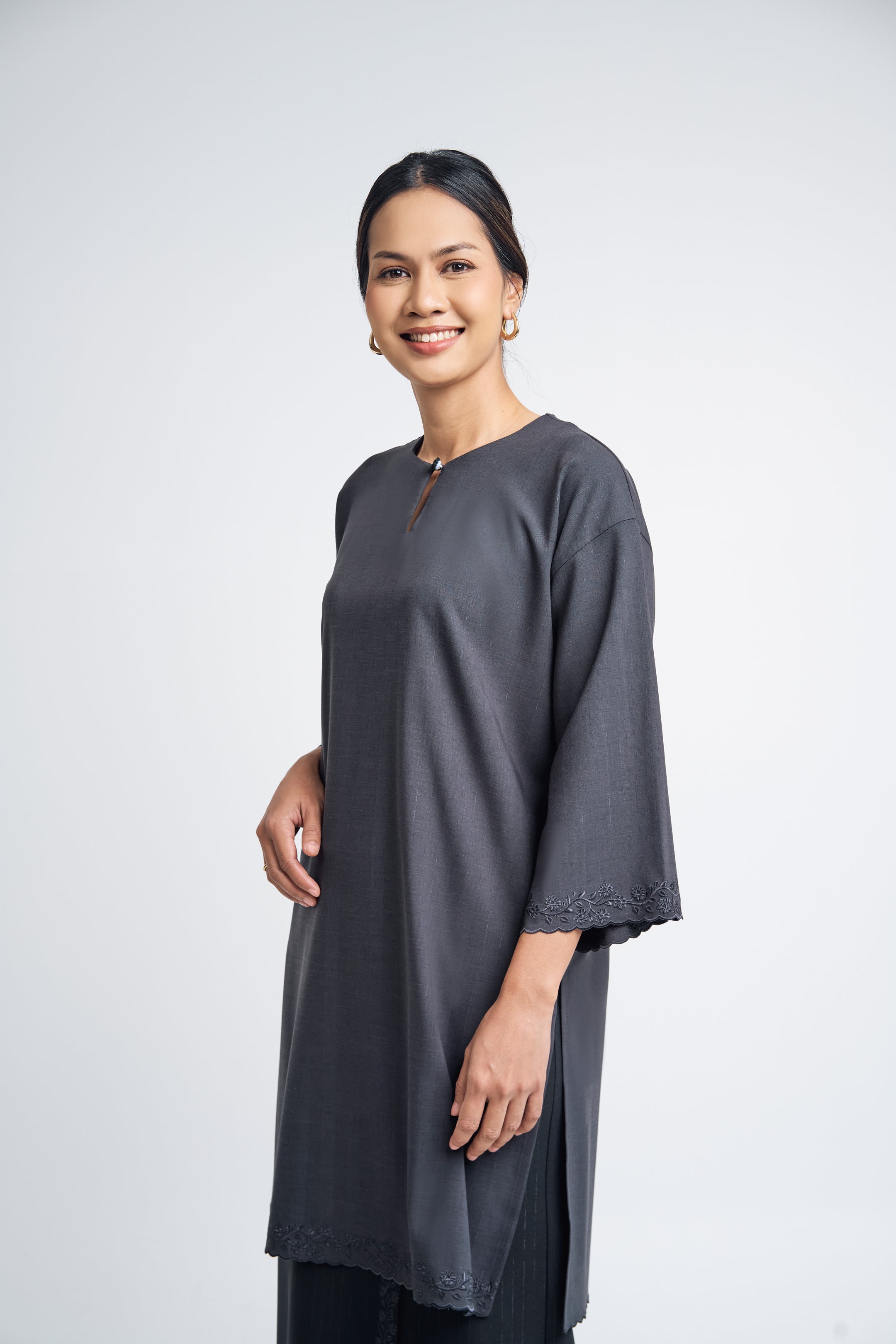 Setanjong Kurung Labuh  -  Black