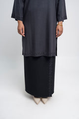 Setanjong Kurung Labuh  -  Black