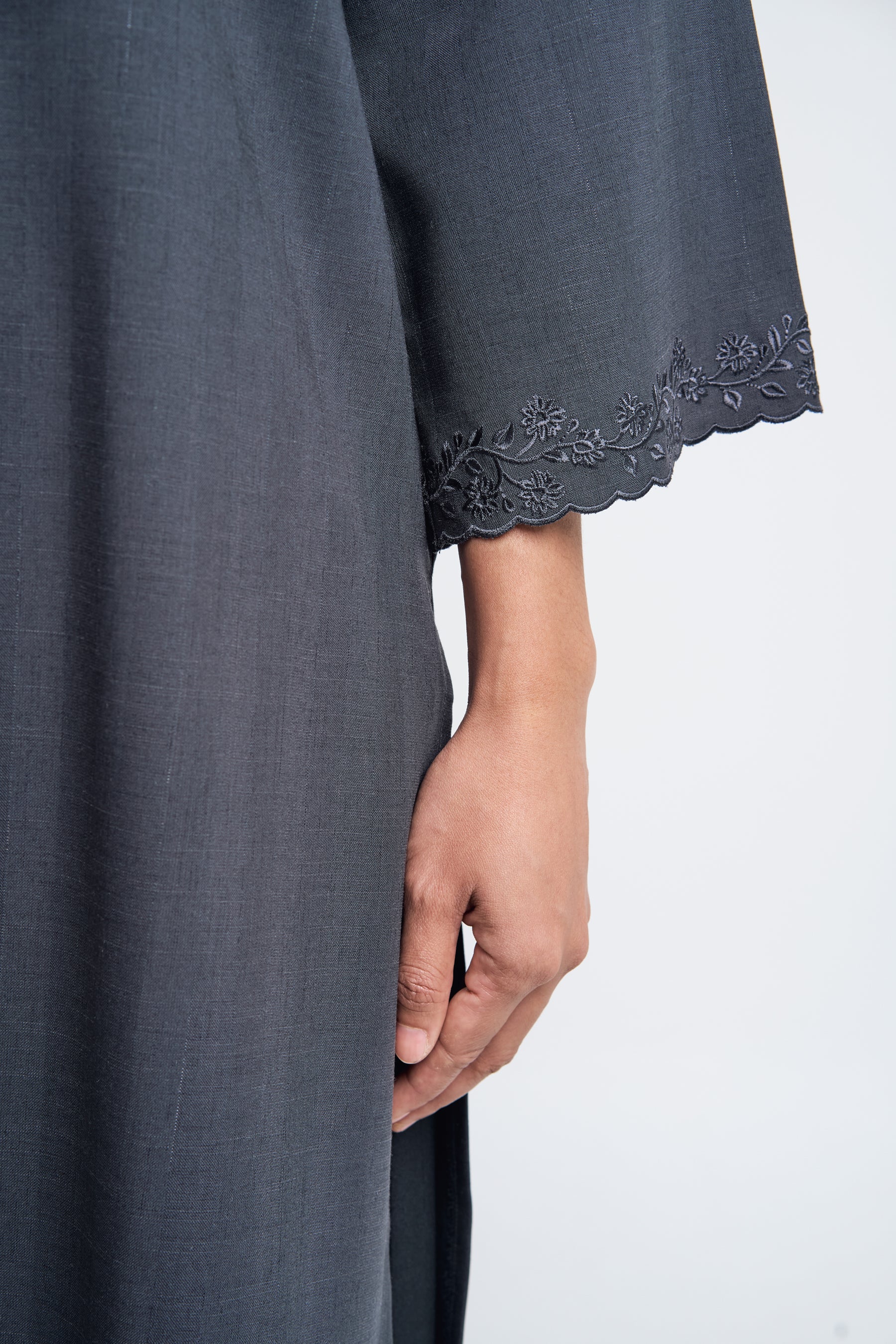 Setanjong Kurung Labuh  -  Black