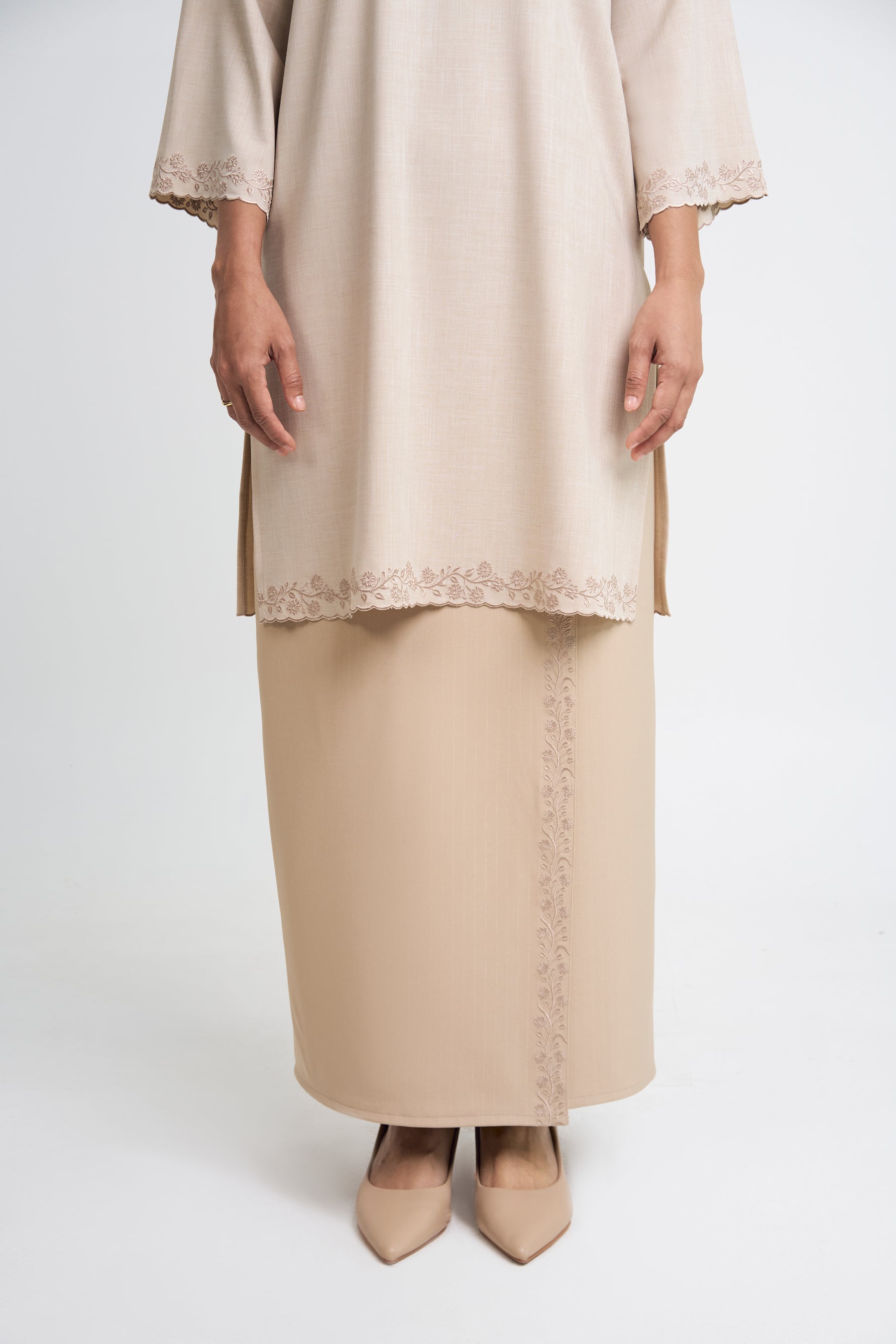 Setanjong Kurung Labuh  -  Beige