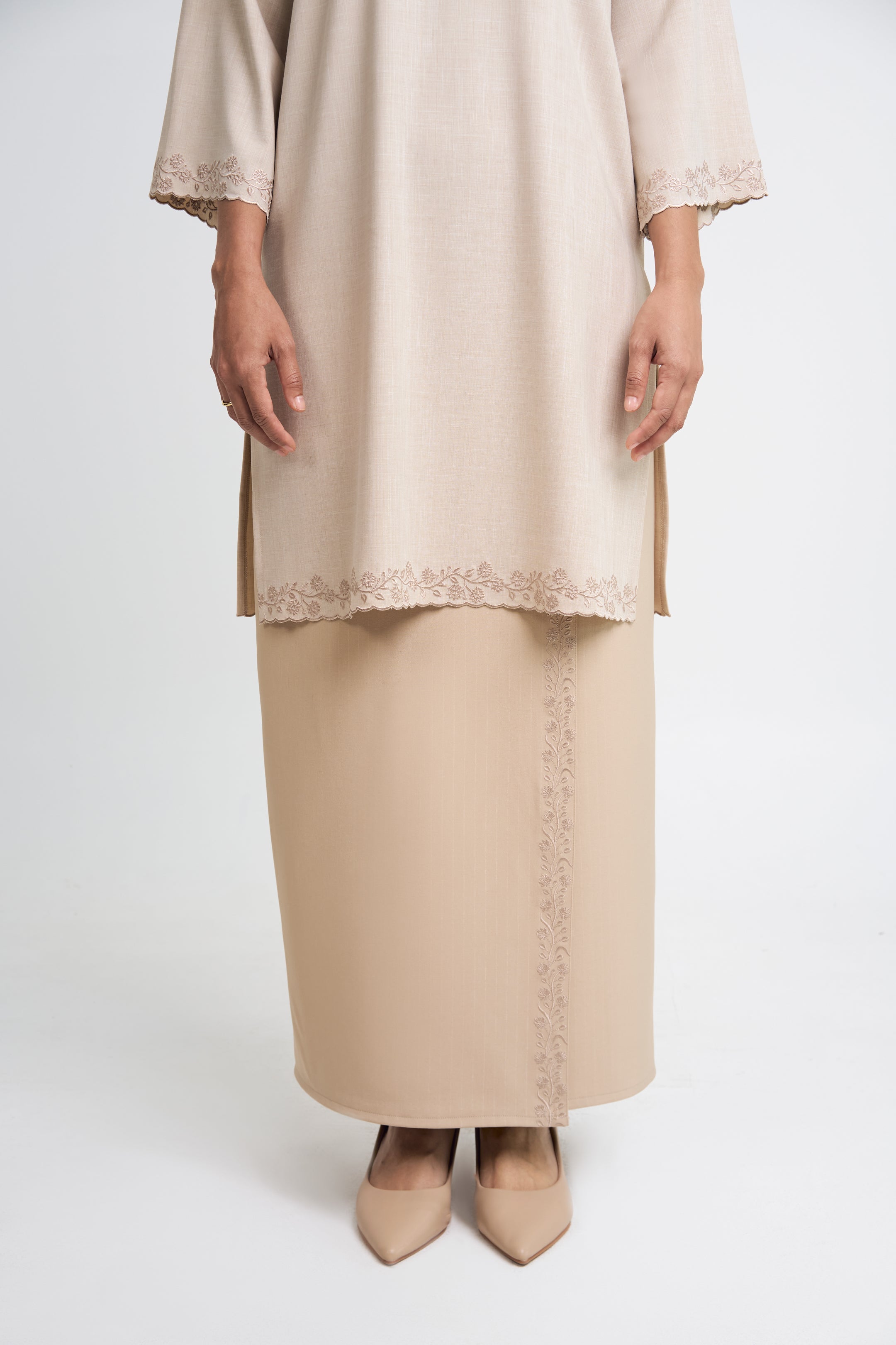 Setanjong Kurung Labuh  -  Beige